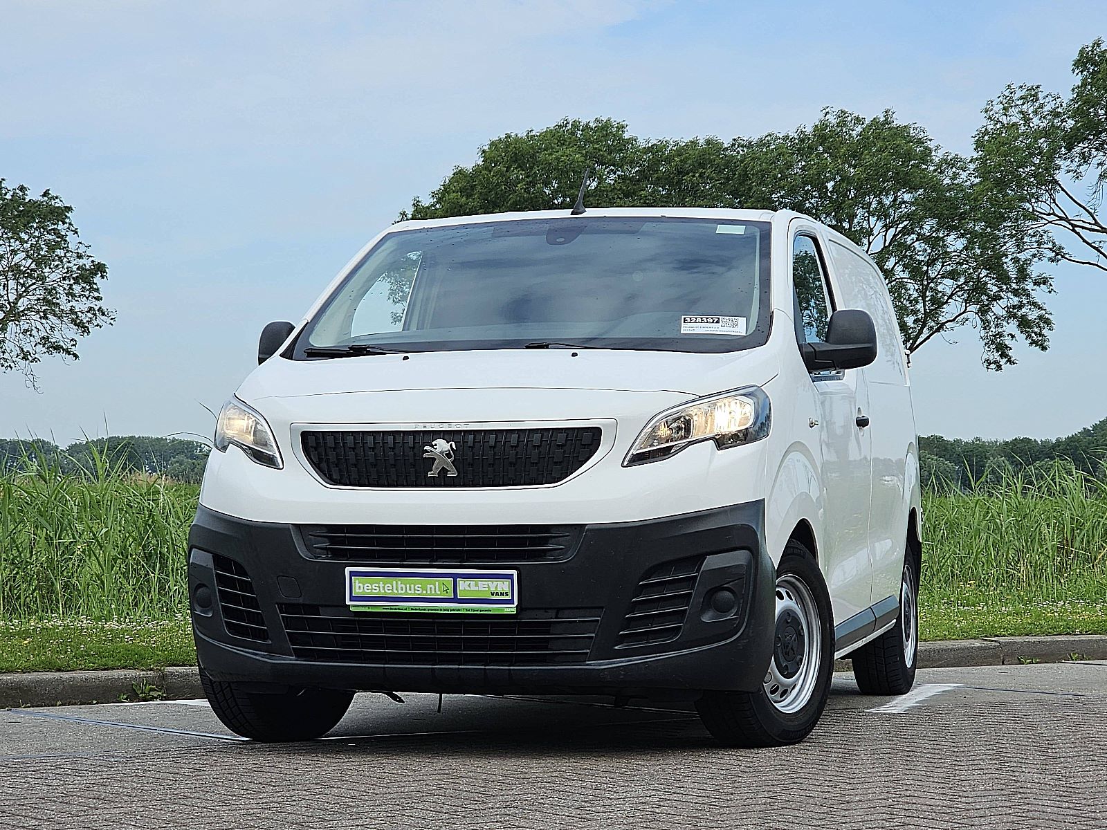 Peugeot Expert – vooraanzicht