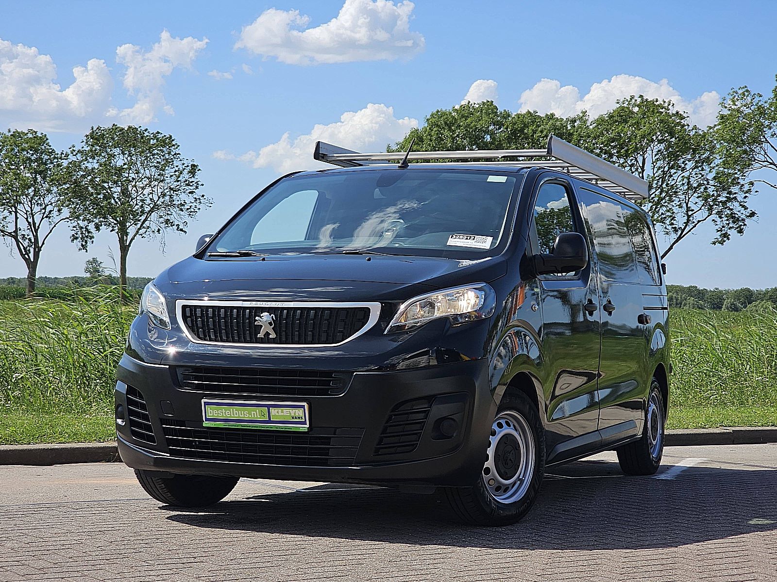 Peugeot Expert – vooraanzicht