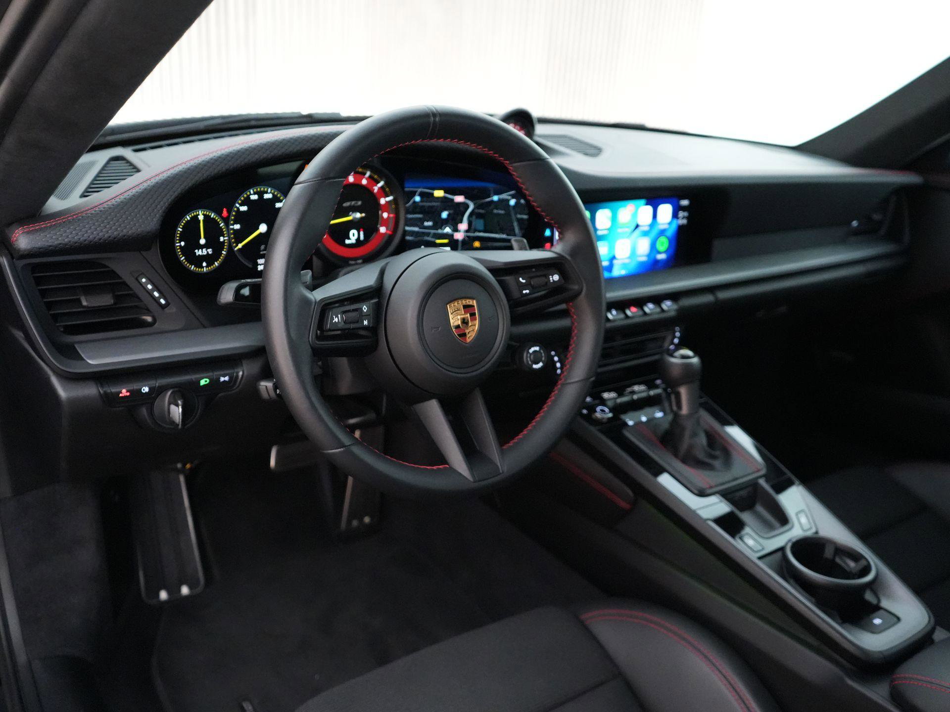 Porsche 911 met kenteken P-309-GJ – dashboard