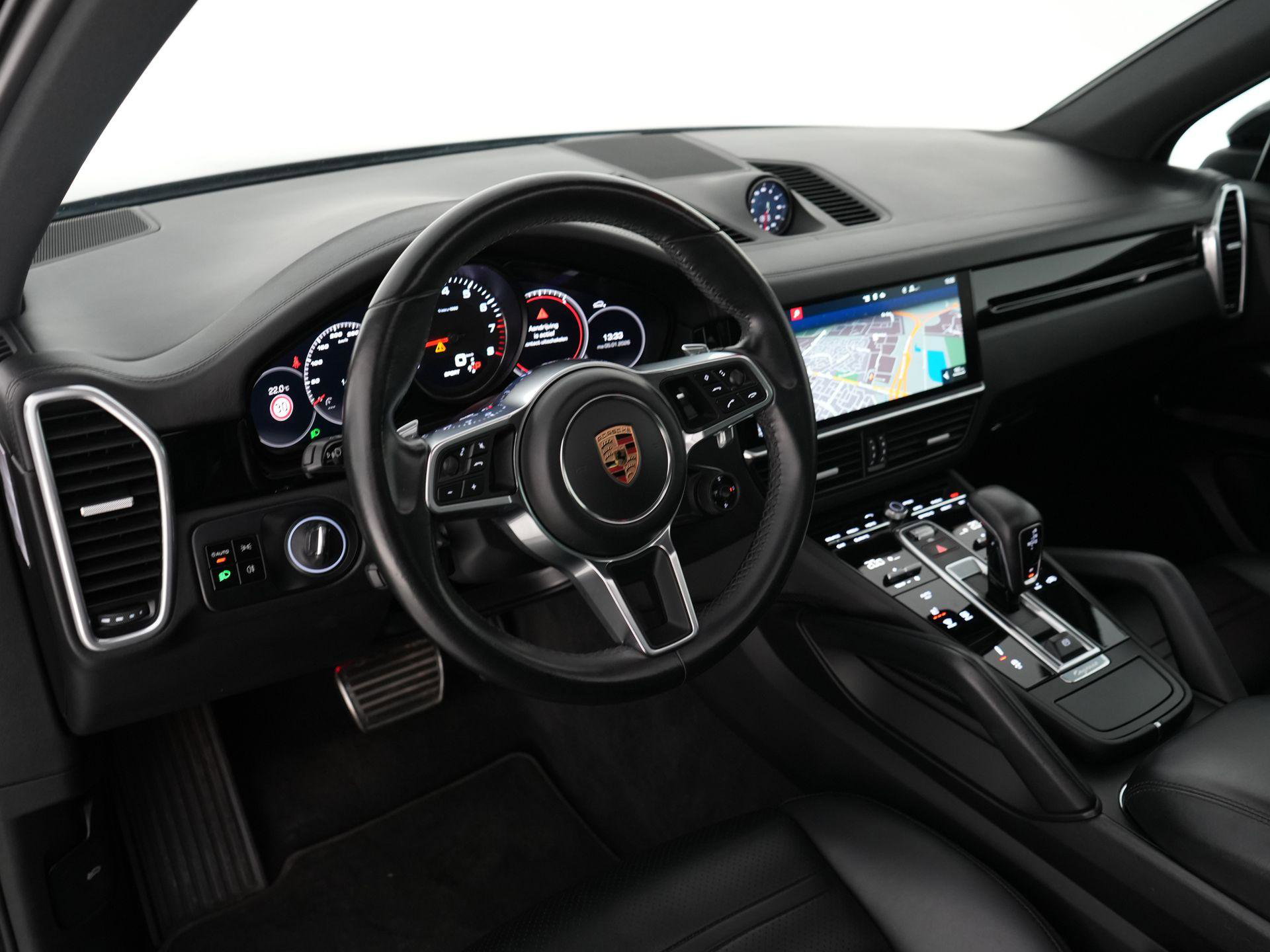 Porsche Cayenne met kenteken J-431-VK – interieur