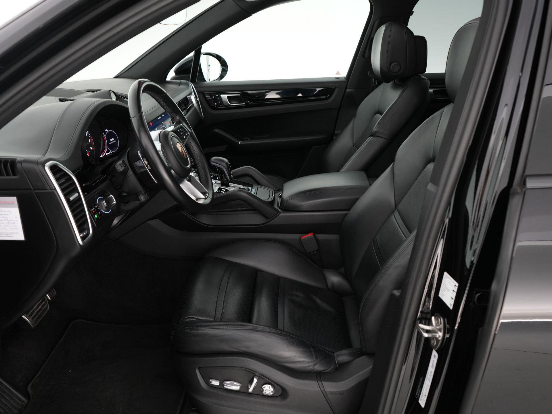 Porsche Cayenne met kenteken J-431-VK – dashboard