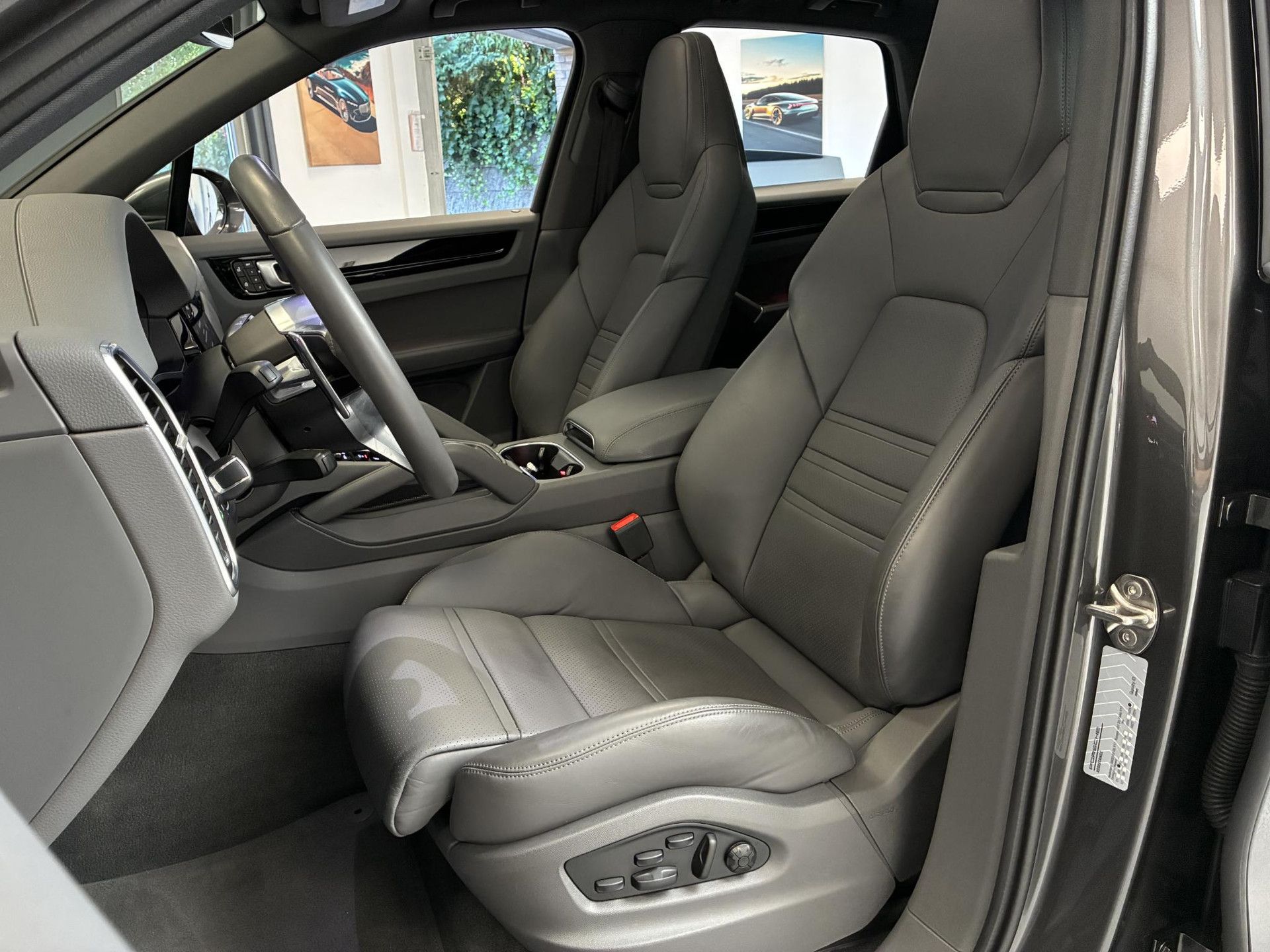 Porsche Cayenne met kenteken P-625-FL – interieur