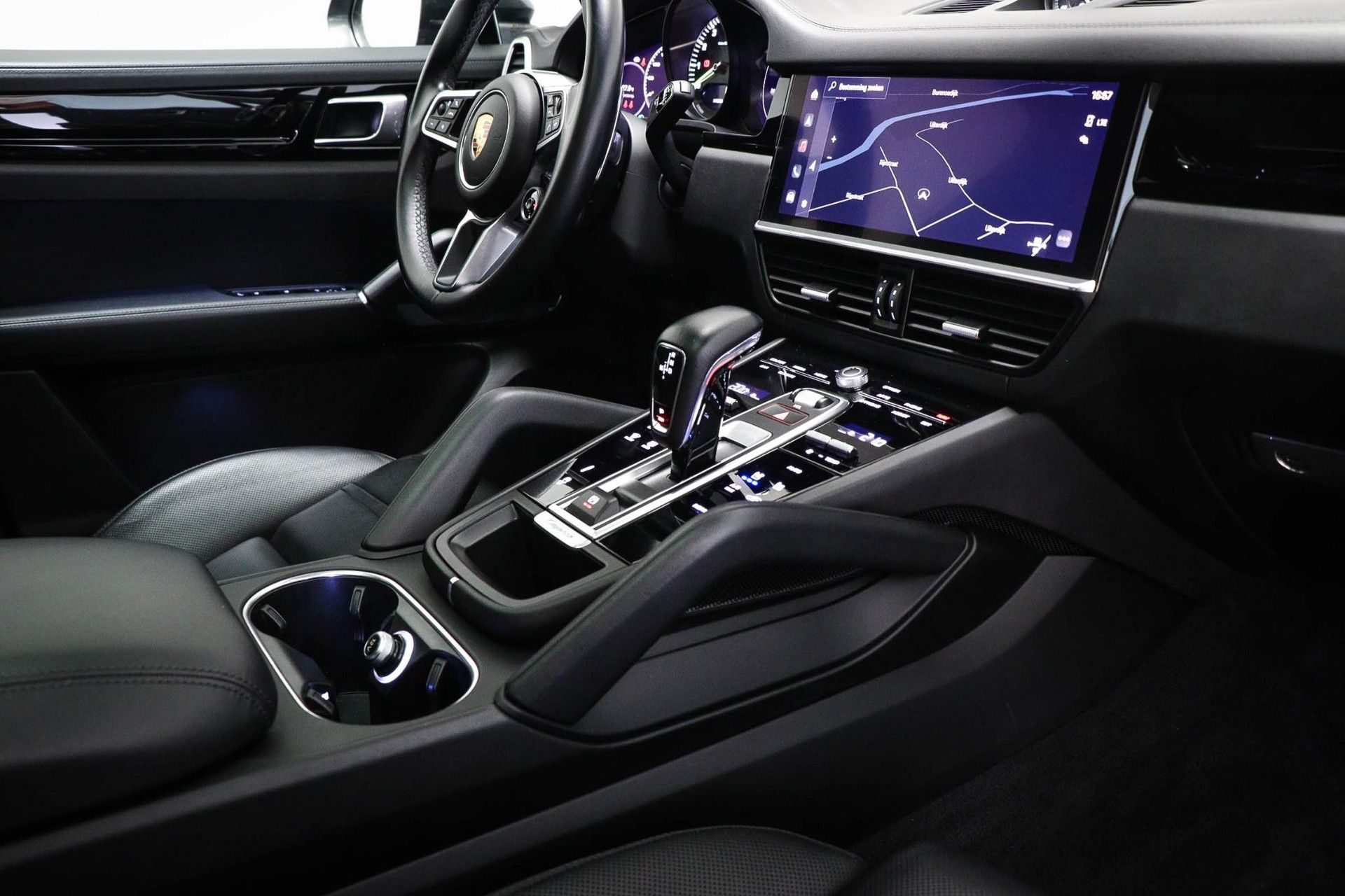 Porsche Cayenne met kenteken X-704-TX – interieur