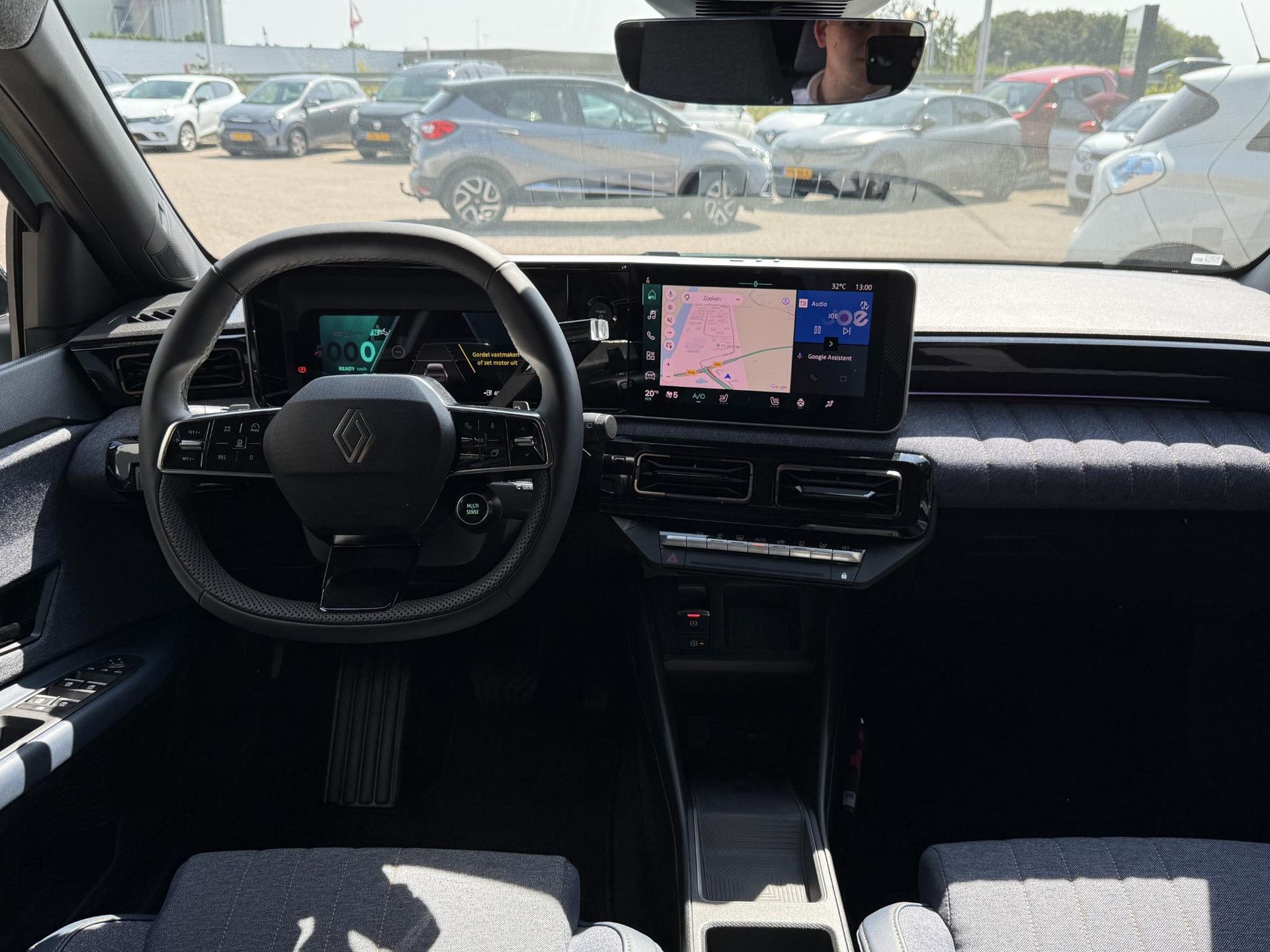 Renault 4 met kenteken KKX-92-S – interieur