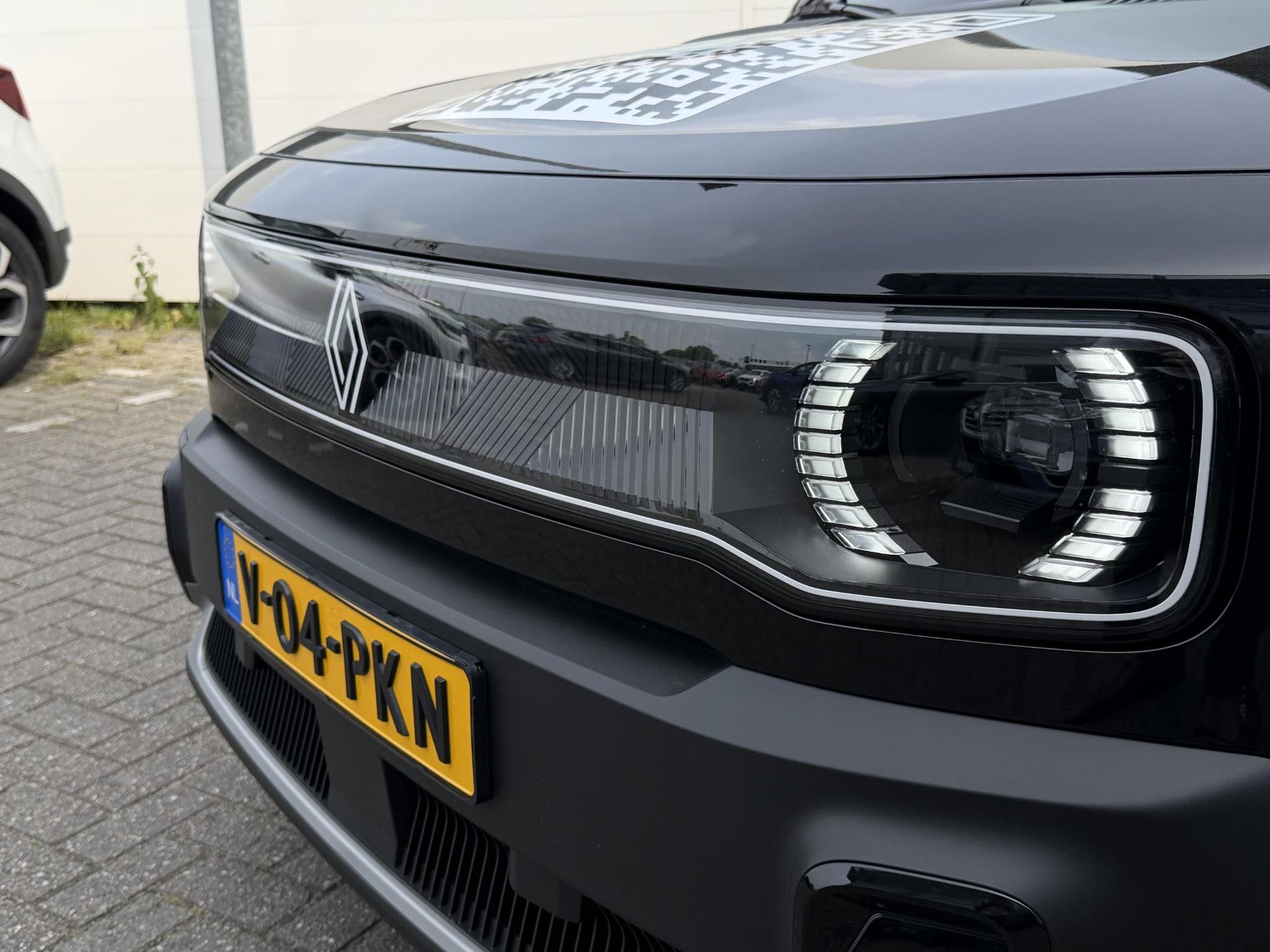 Renault 4 met kenteken V-04-PKN – detailfoto