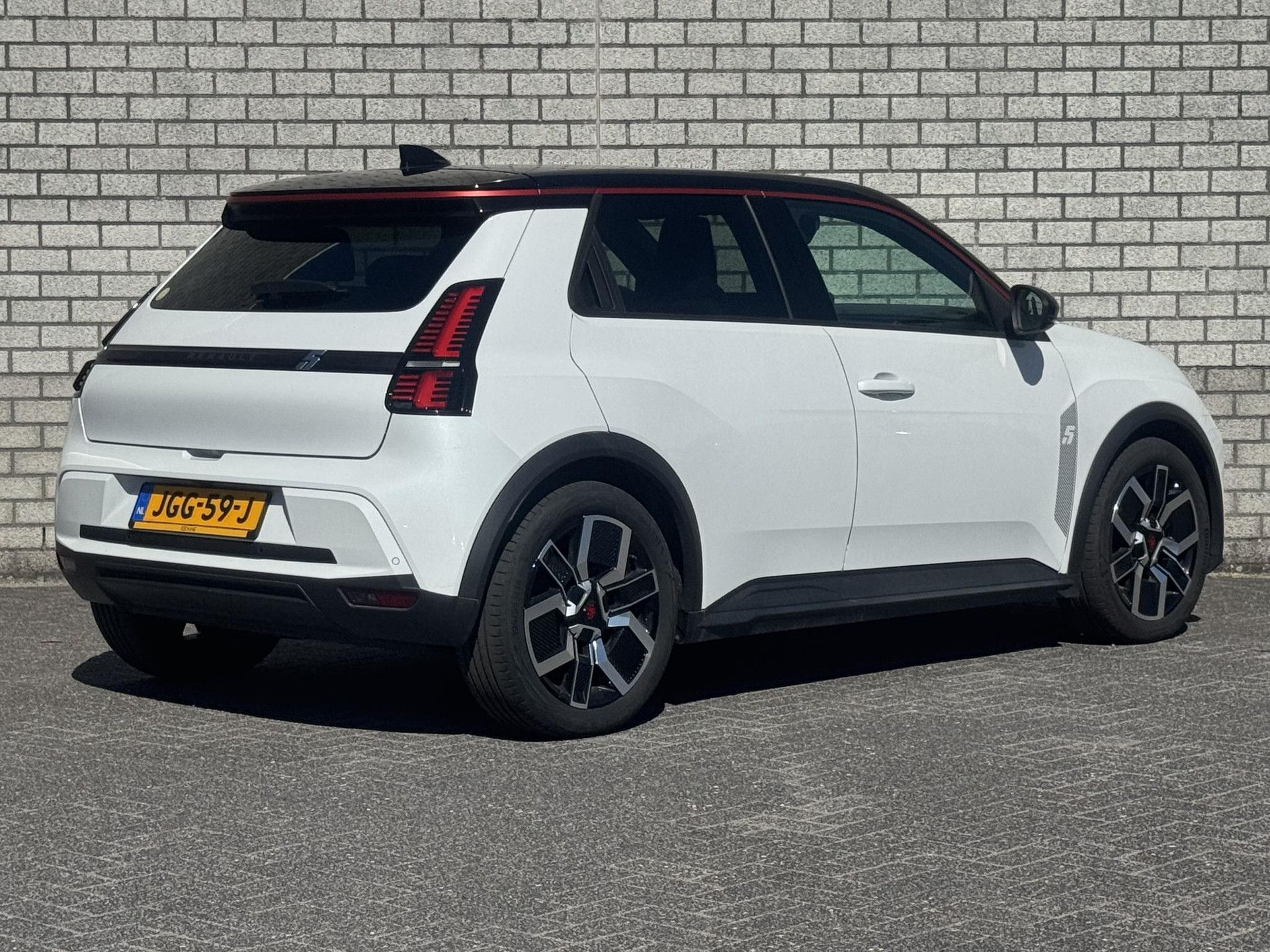 Renault 5 met kenteken JGG-59-J – achteraanzicht