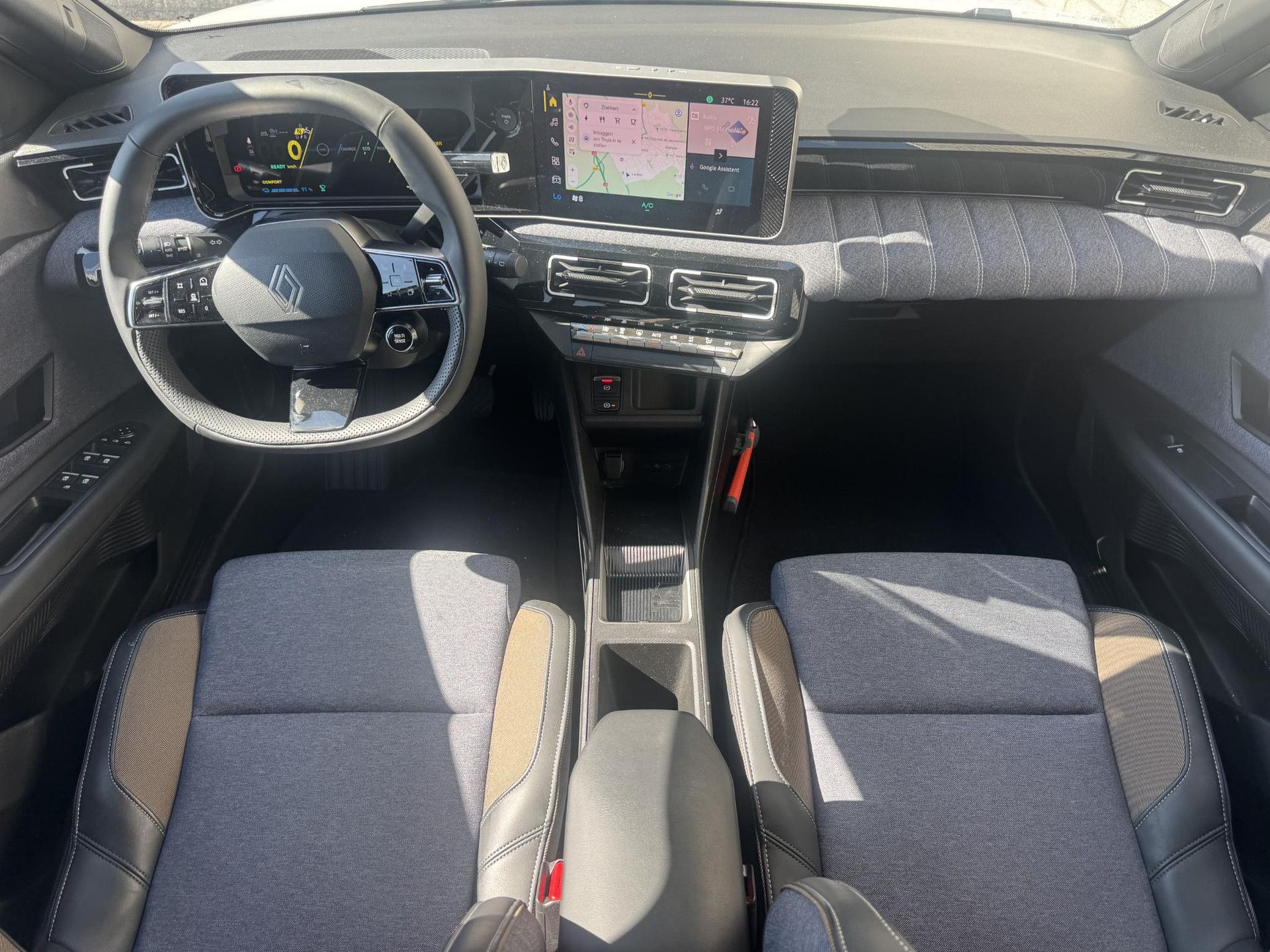 Renault 5 met kenteken JGG-59-J – interieur