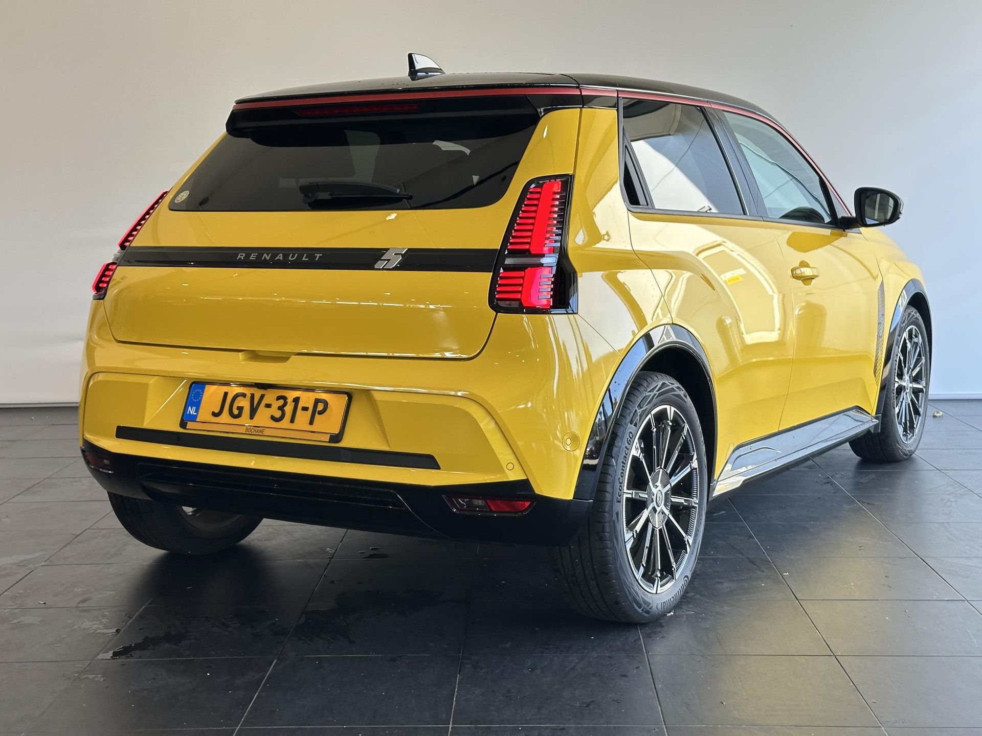 Renault 5 met kenteken JGV-31-P – achteraanzicht