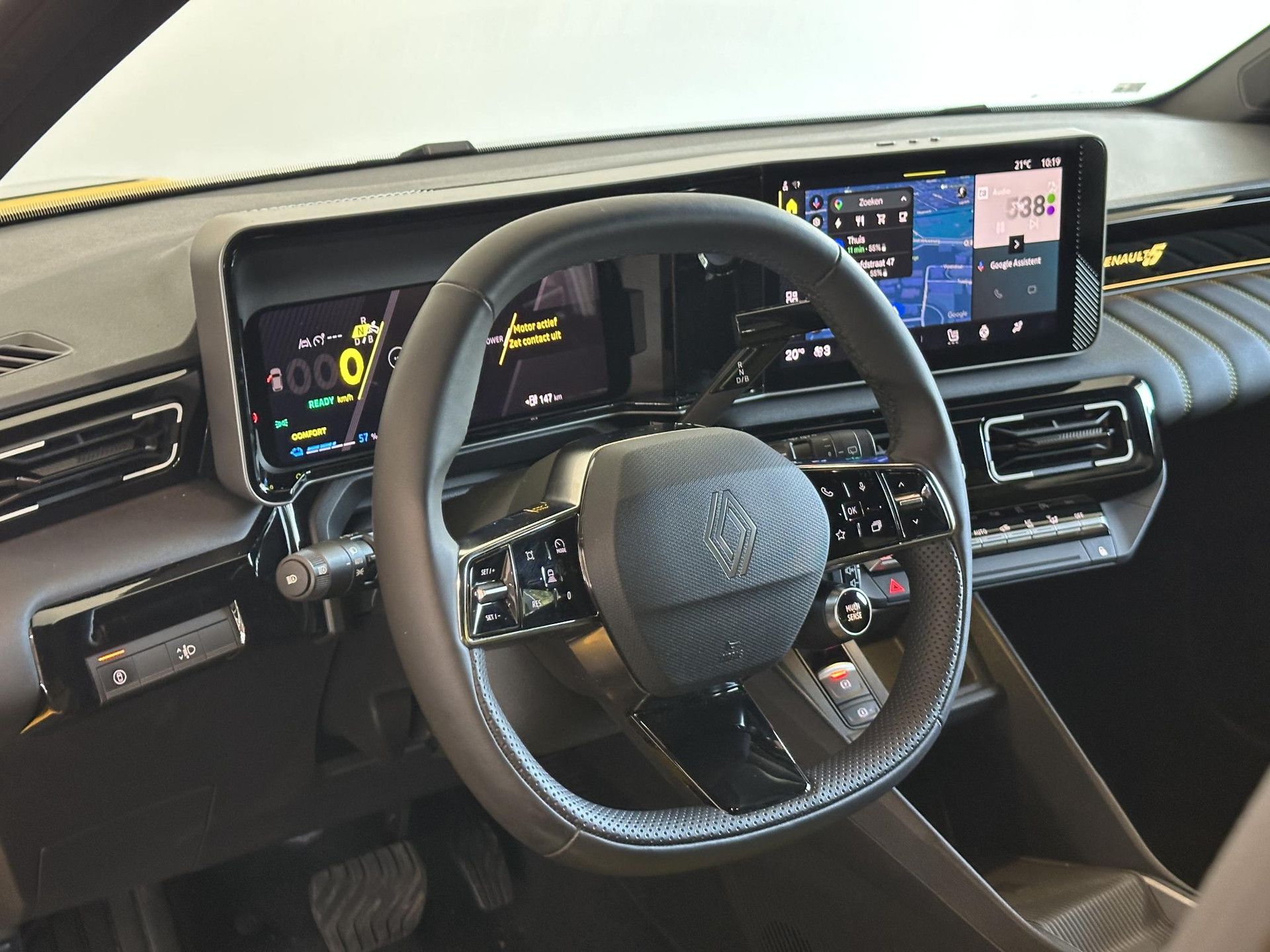 Renault 5 met kenteken JGV-31-P – interieur