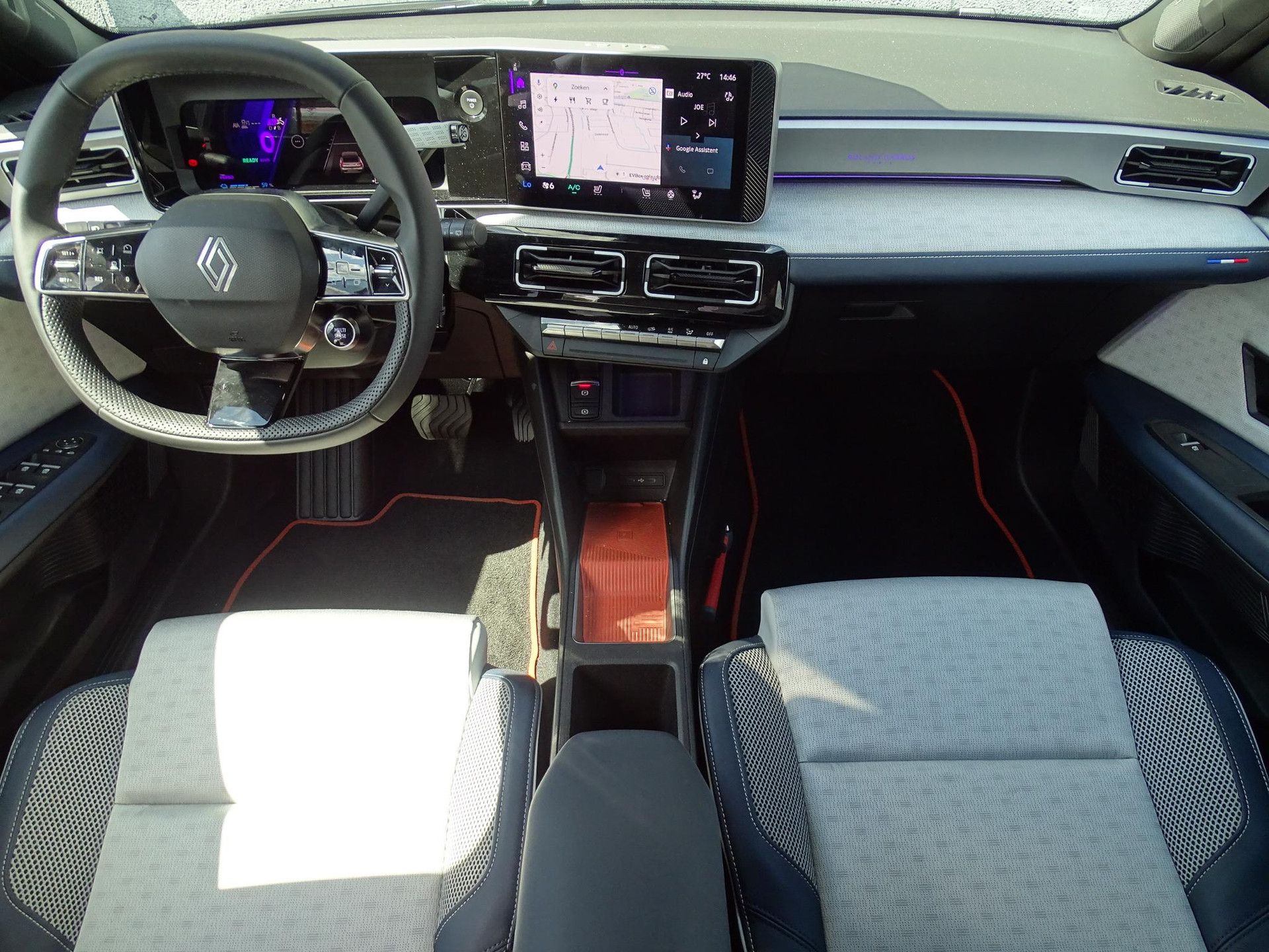 Renault 5 met kenteken KNB-43-R – interieur