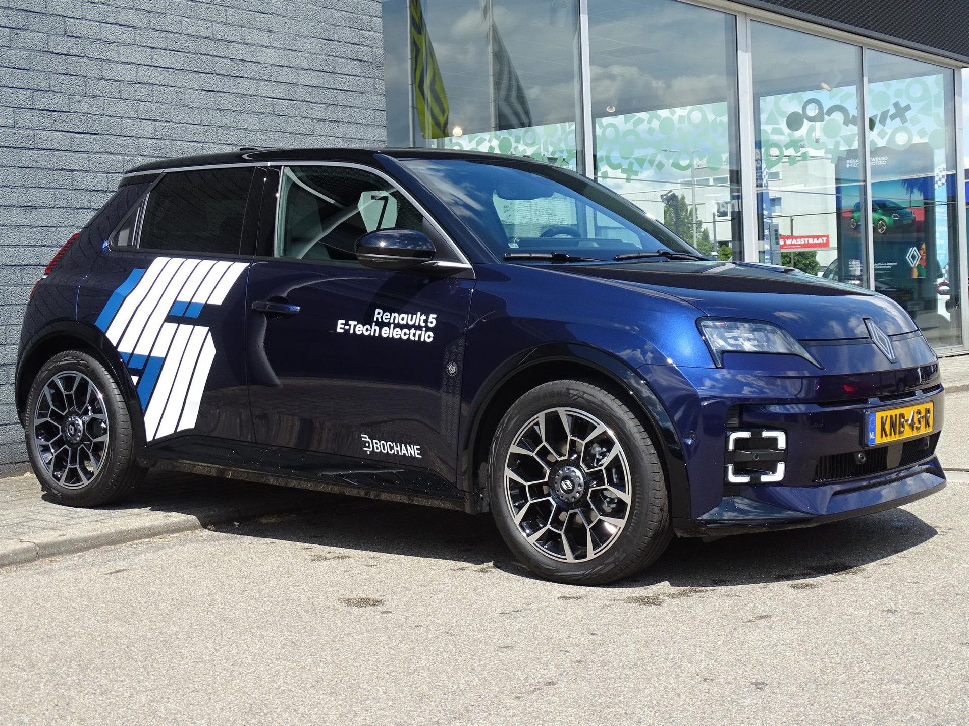 Renault 5 met kenteken KNB-43-R – detailfoto