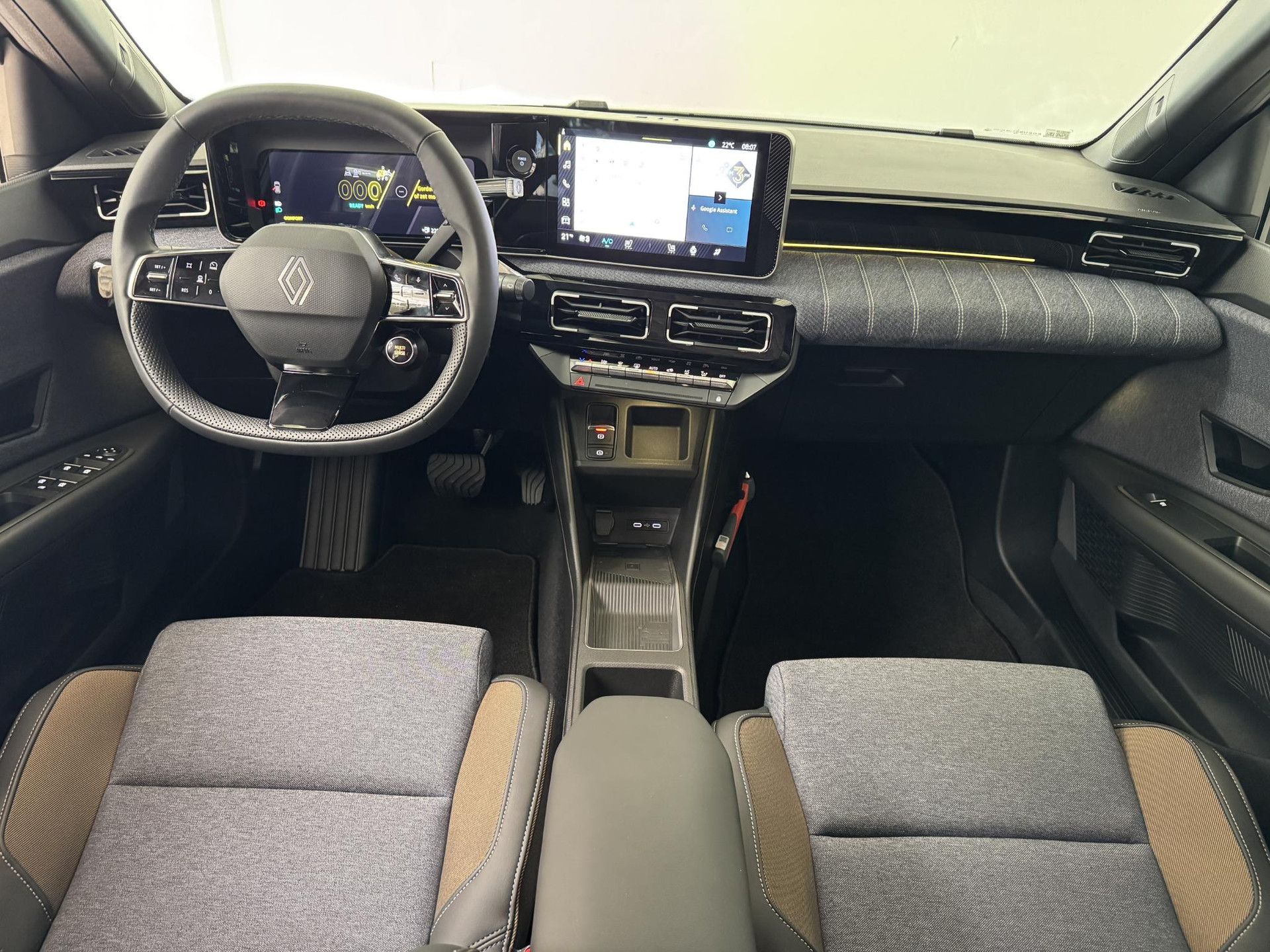 Renault 5 met kenteken KNB-56-R – interieur