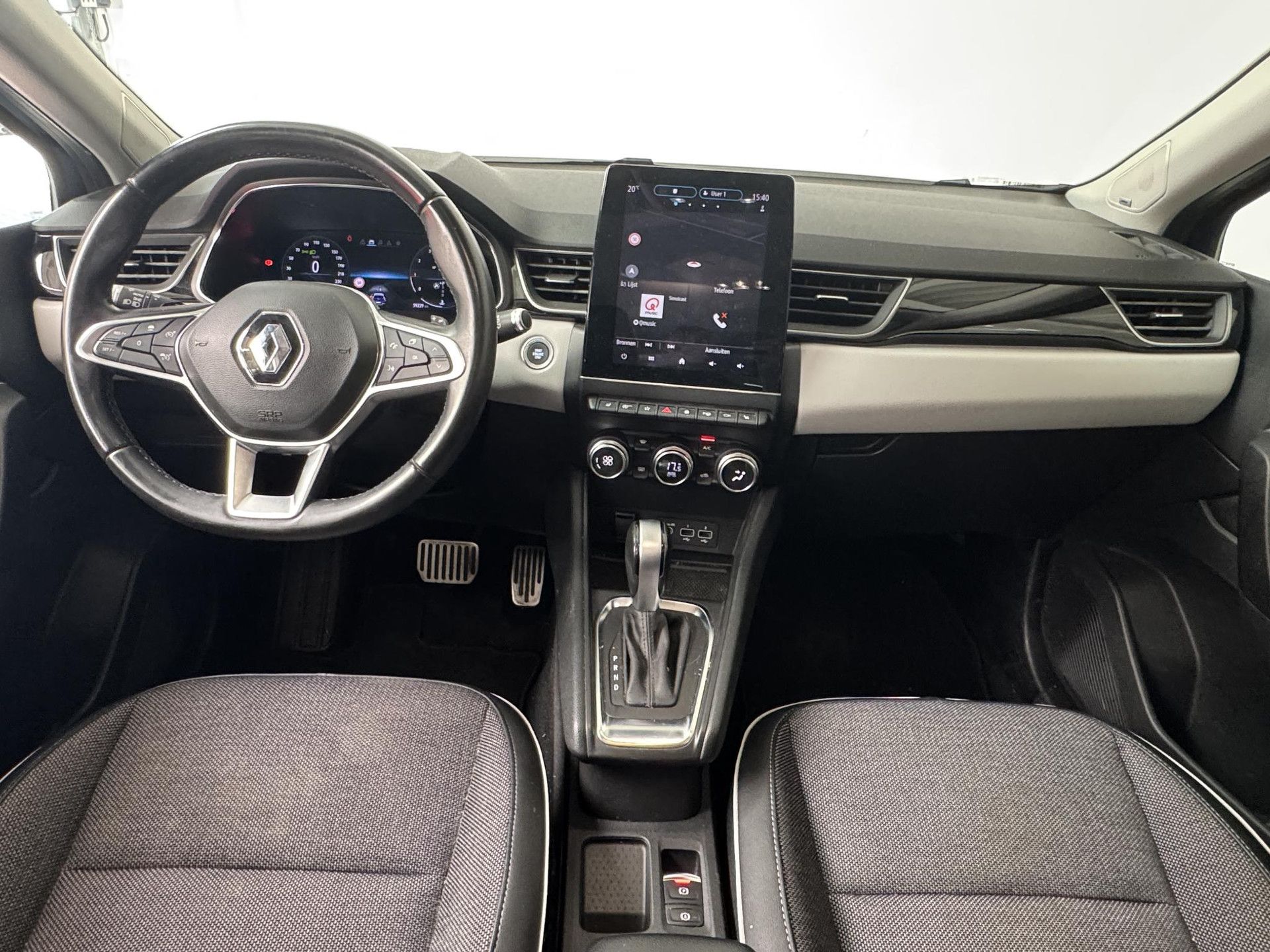 Renault Captur met kenteken GXR-41-R – interieur