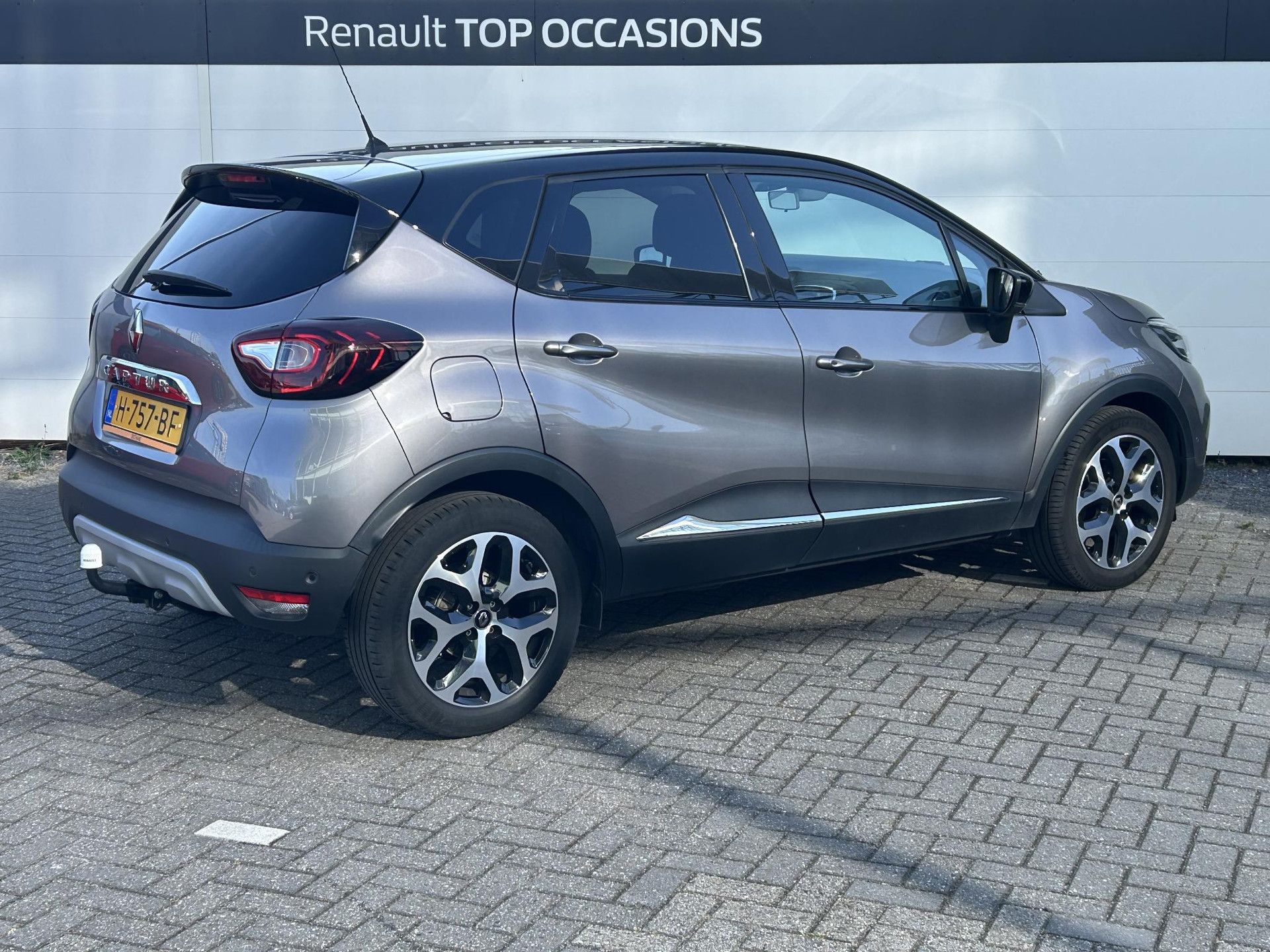 Renault Captur met kenteken H-757-BF – achteraanzicht