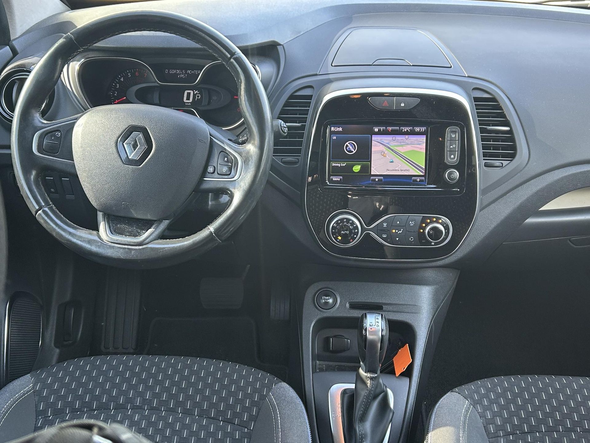 Renault Captur met kenteken H-757-BF – interieur