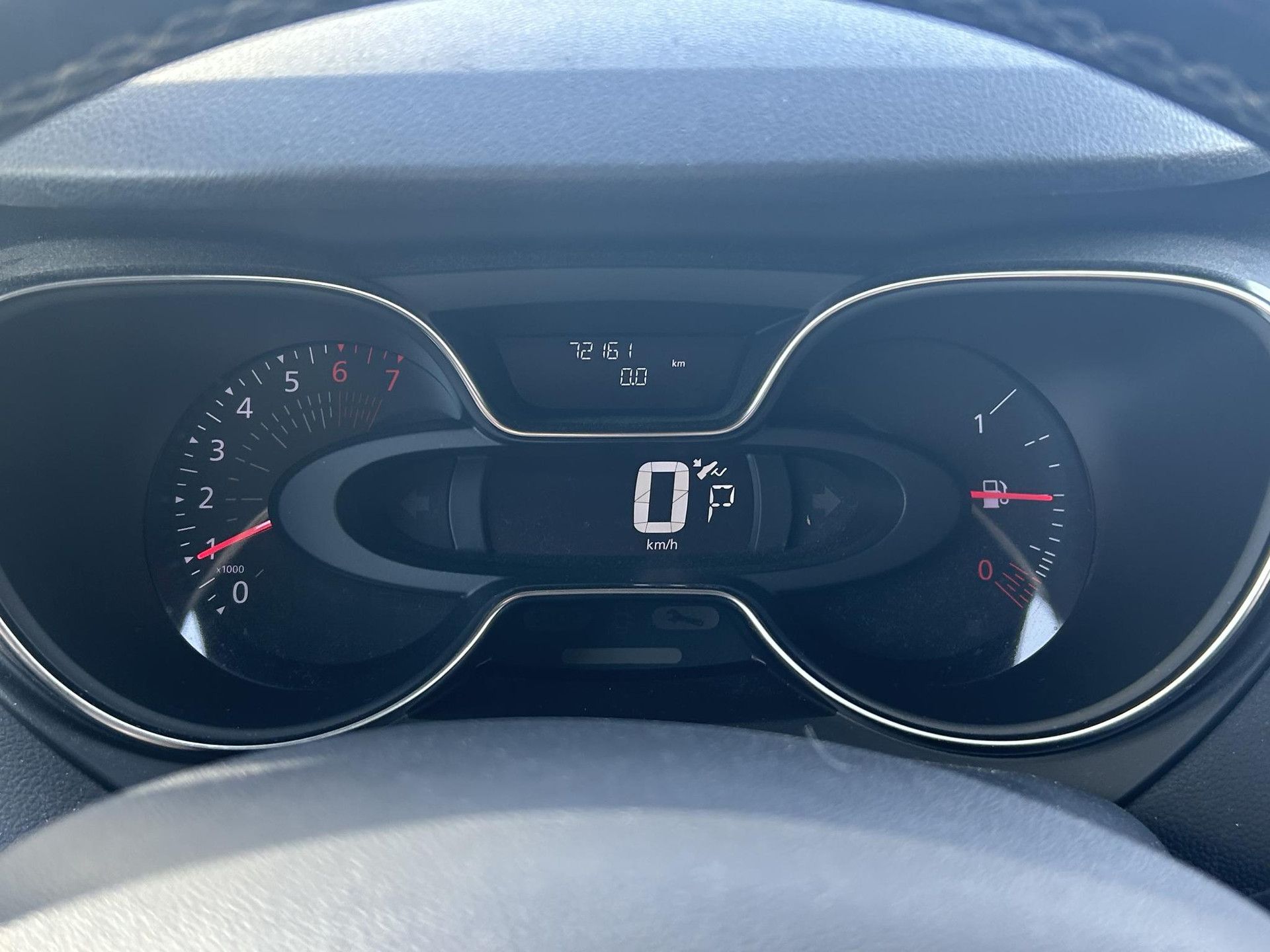 Renault Captur met kenteken H-757-BF – dashboard