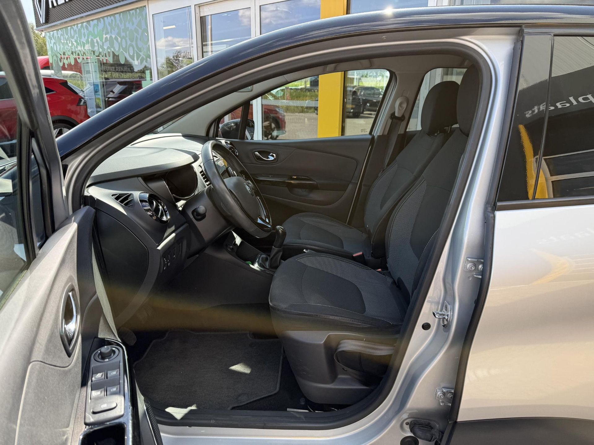 Renault Captur met kenteken HF-589-K – detailfoto