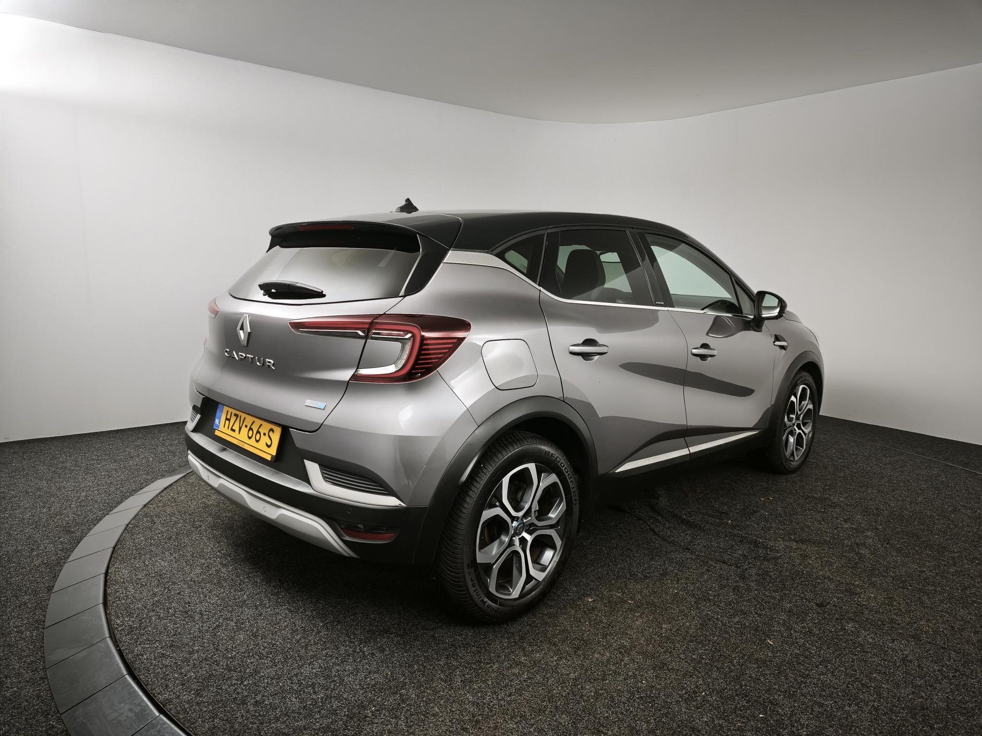 Renault Captur met kenteken HZV-66-S – achteraanzicht