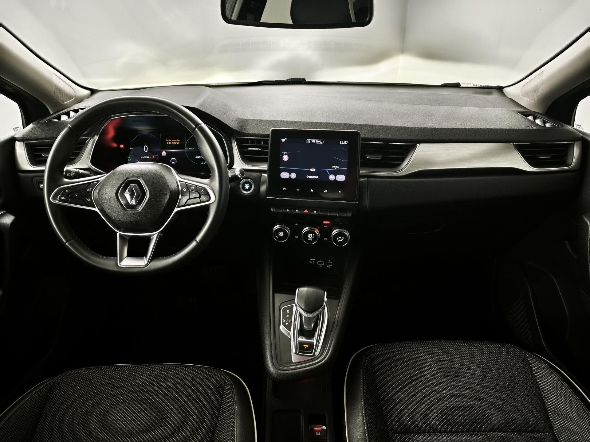 Renault Captur met kenteken HZV-66-S – interieur