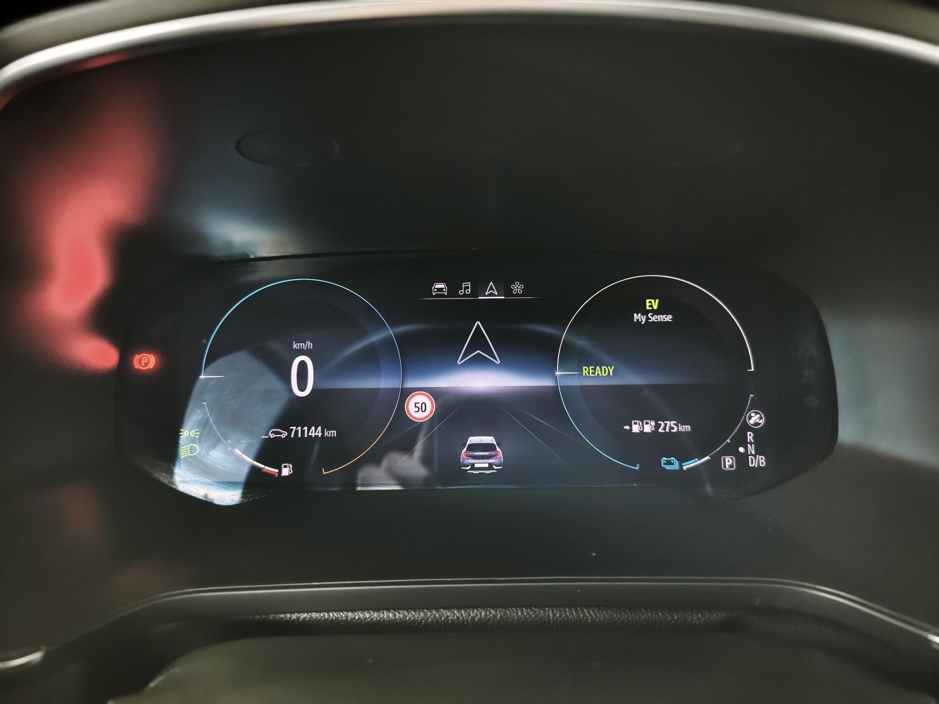 Renault Captur met kenteken HZV-66-S – dashboard