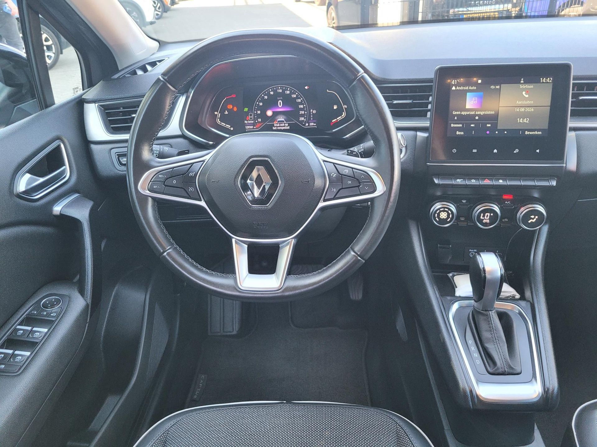 Renault Captur met kenteken J-360-HN – interieur