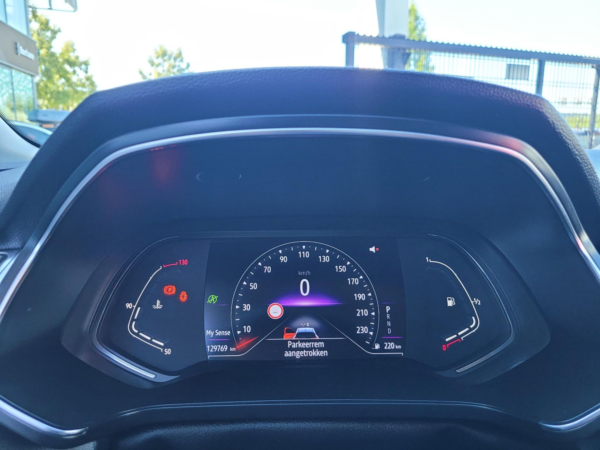 Renault Captur met kenteken J-360-HN – dashboard