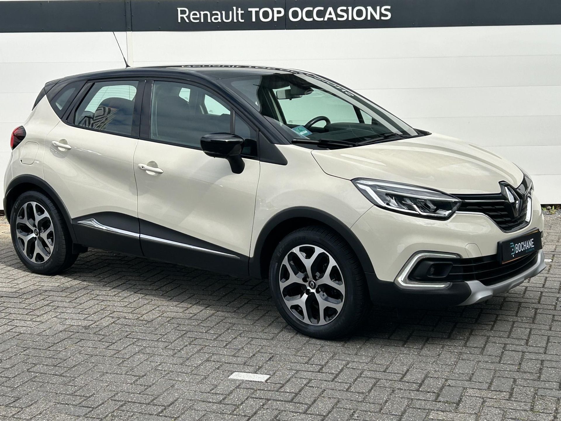 Renault Captur met kenteken J-749-PB – dashboard