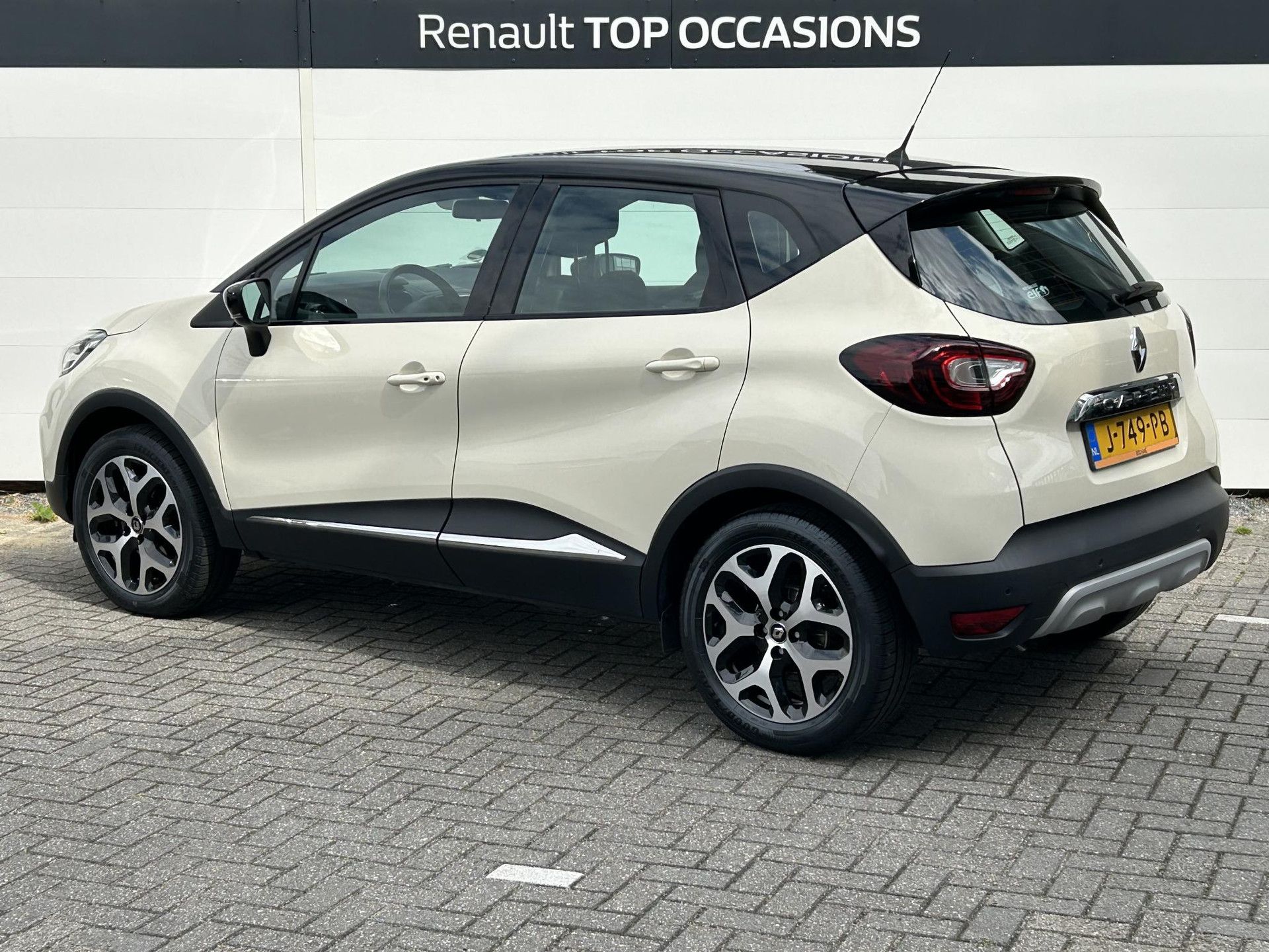 Renault Captur met kenteken J-749-PB – detailfoto