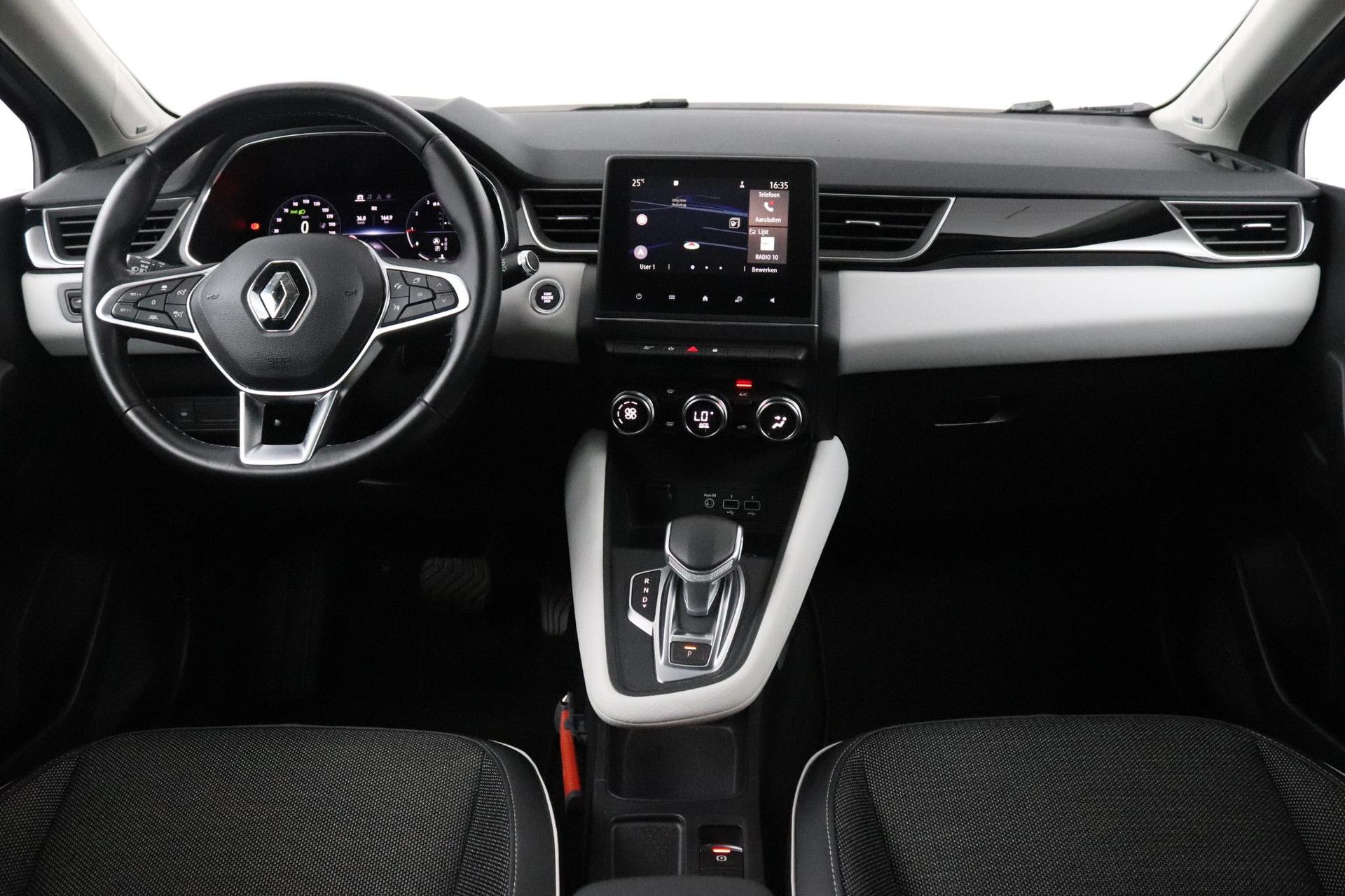 Renault Captur met kenteken J-972-NL – interieur