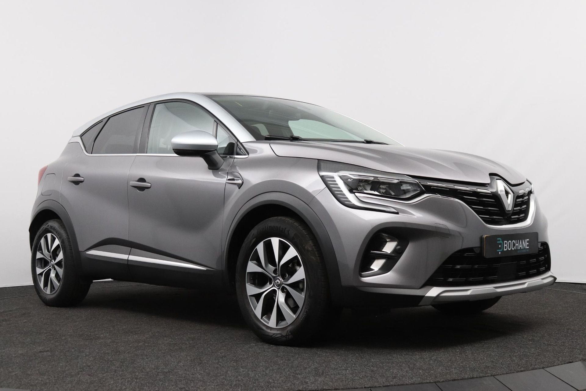 Renault Captur met kenteken J-972-NL – detailfoto