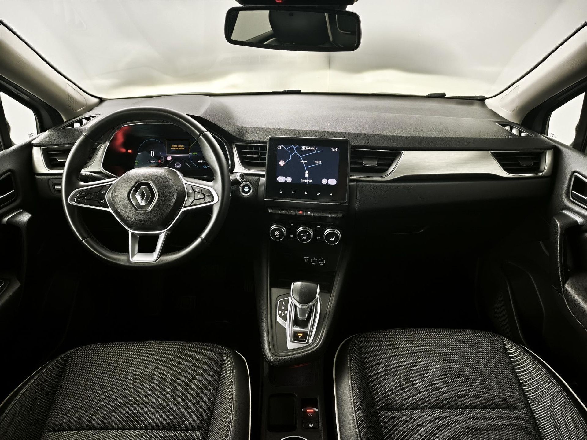 Renault Captur met kenteken JBS-17-F – interieur