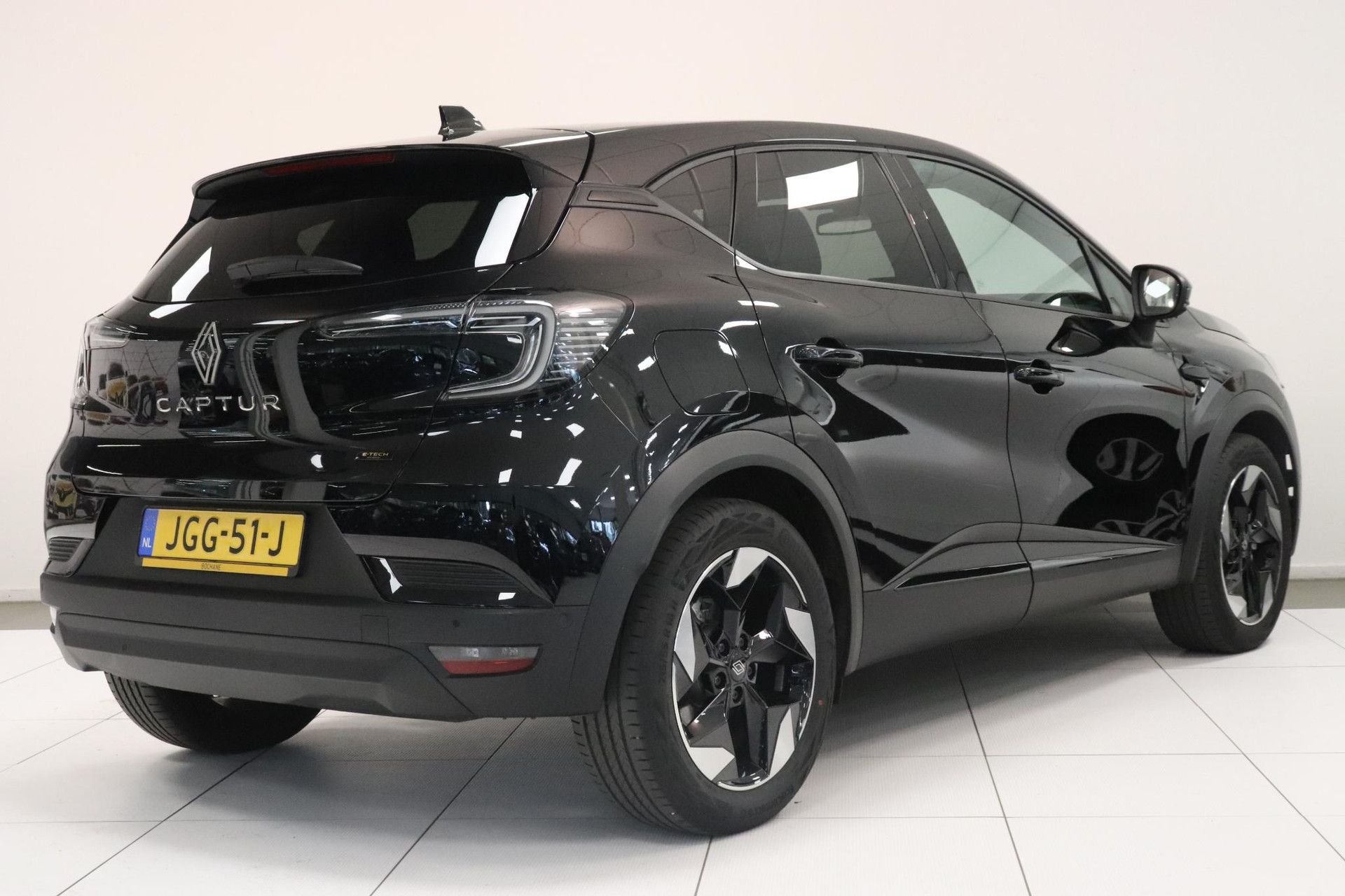 Renault Captur met kenteken JGG-51-J – achteraanzicht