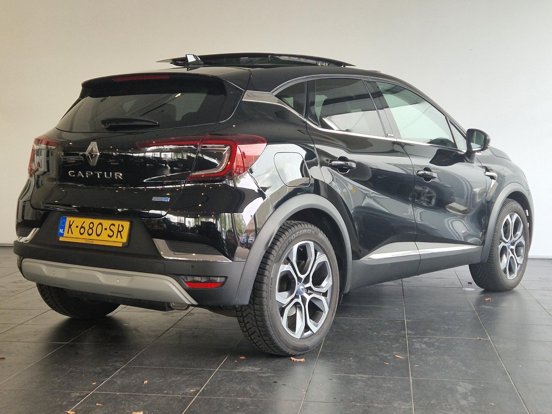 Renault Captur met kenteken K-680-SR – achteraanzicht