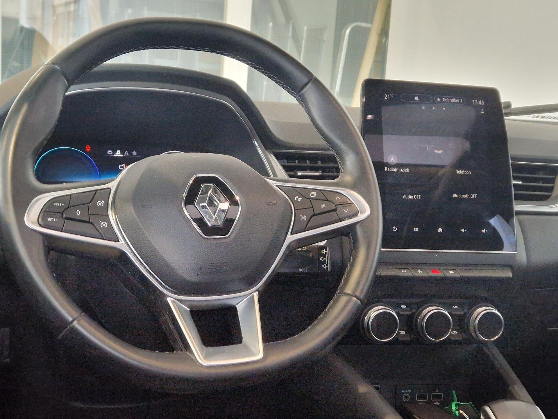 Renault Captur met kenteken K-680-SR – interieur