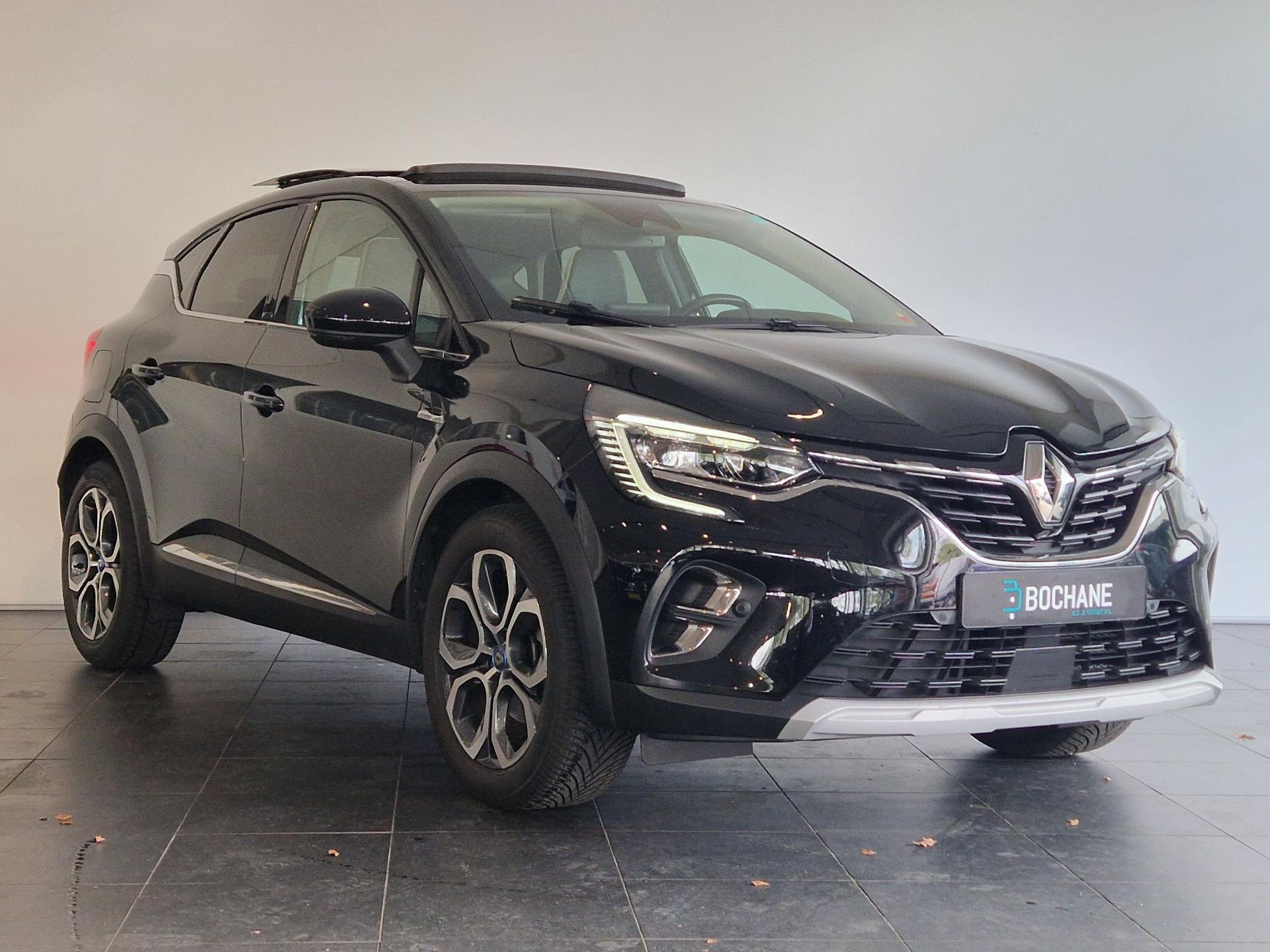 Renault Captur met kenteken K-680-SR – detailfoto