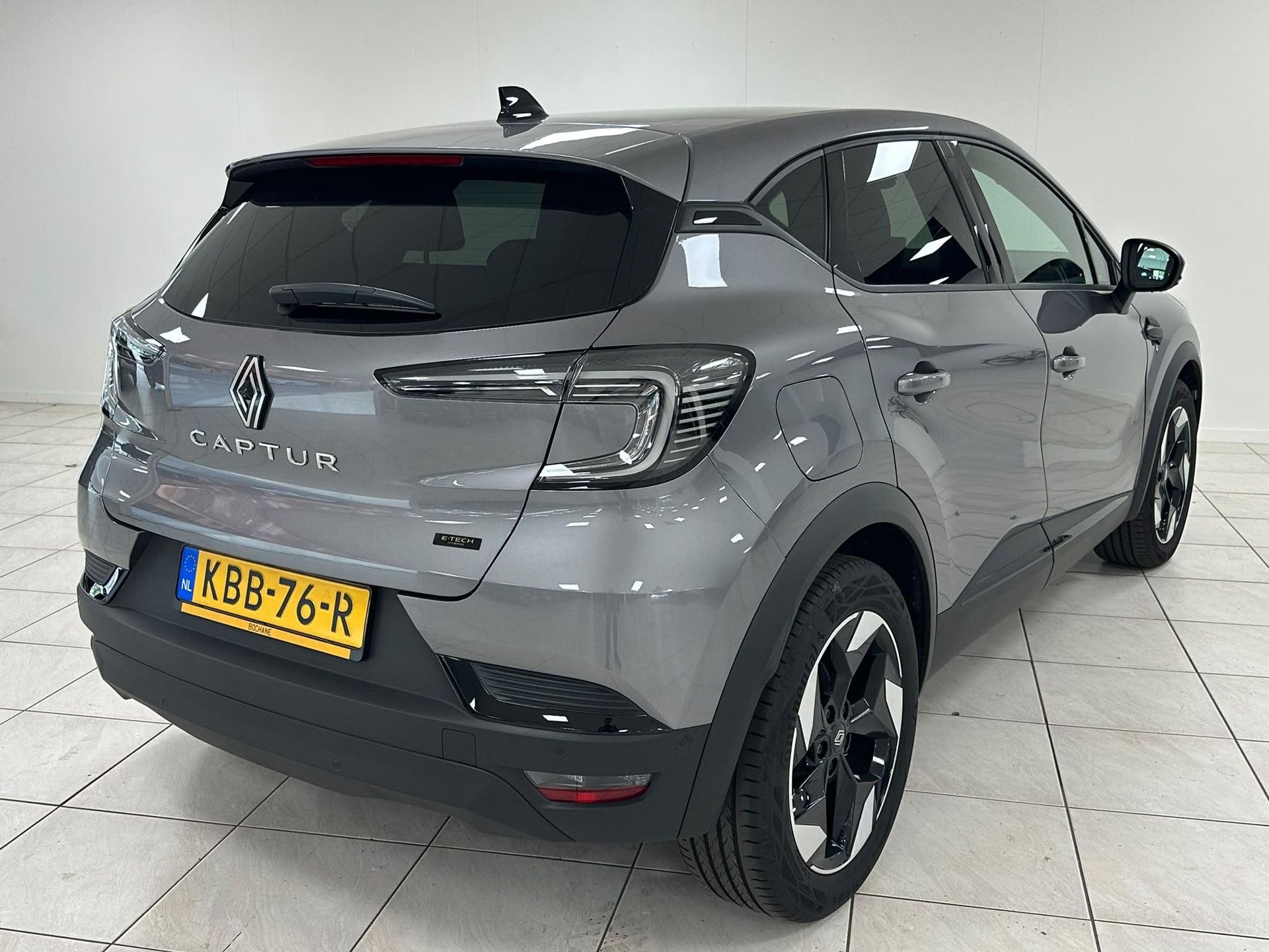 Renault Captur met kenteken KBB-76-R – achteraanzicht