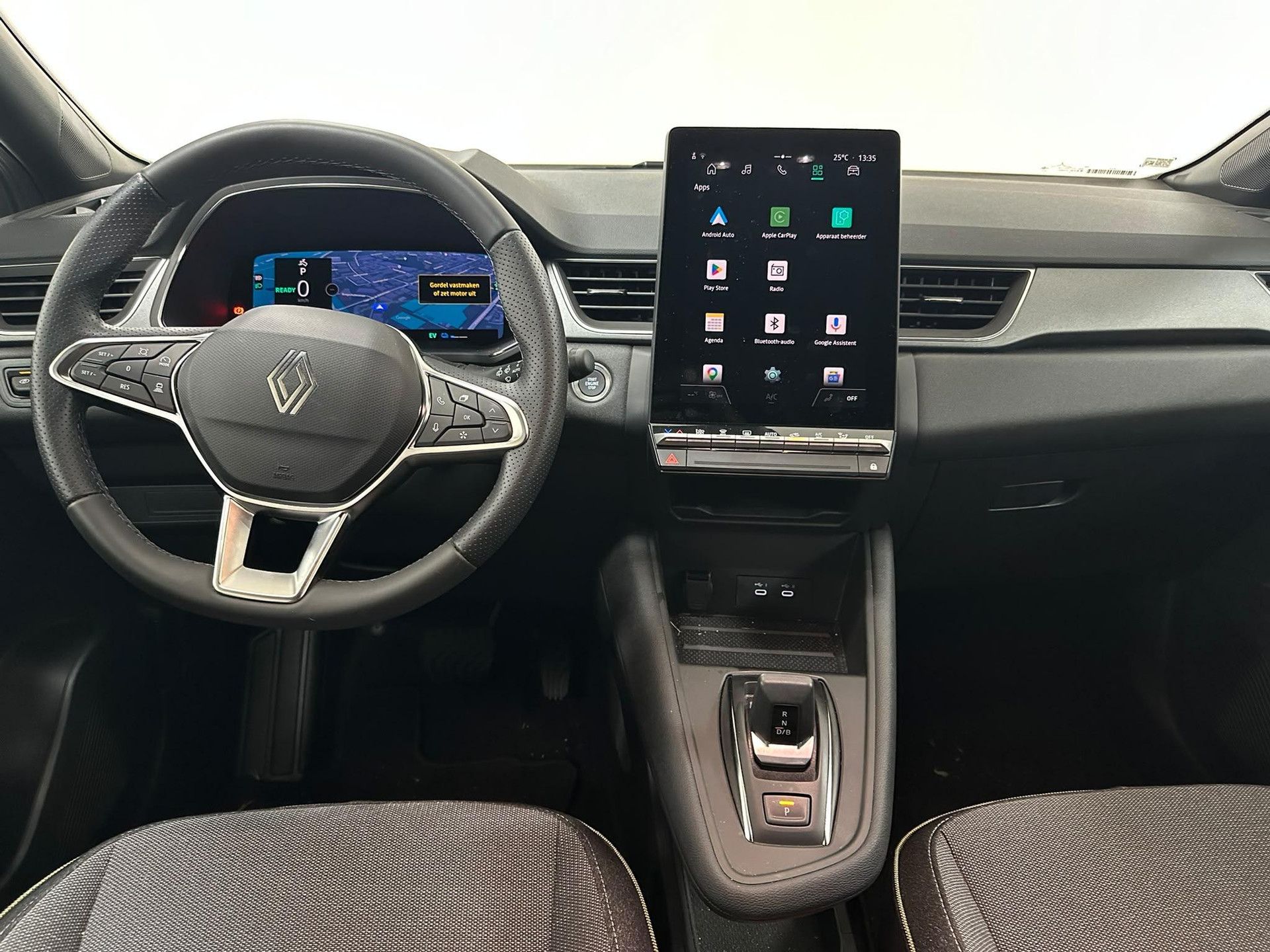 Renault Captur met kenteken KBB-76-R – interieur