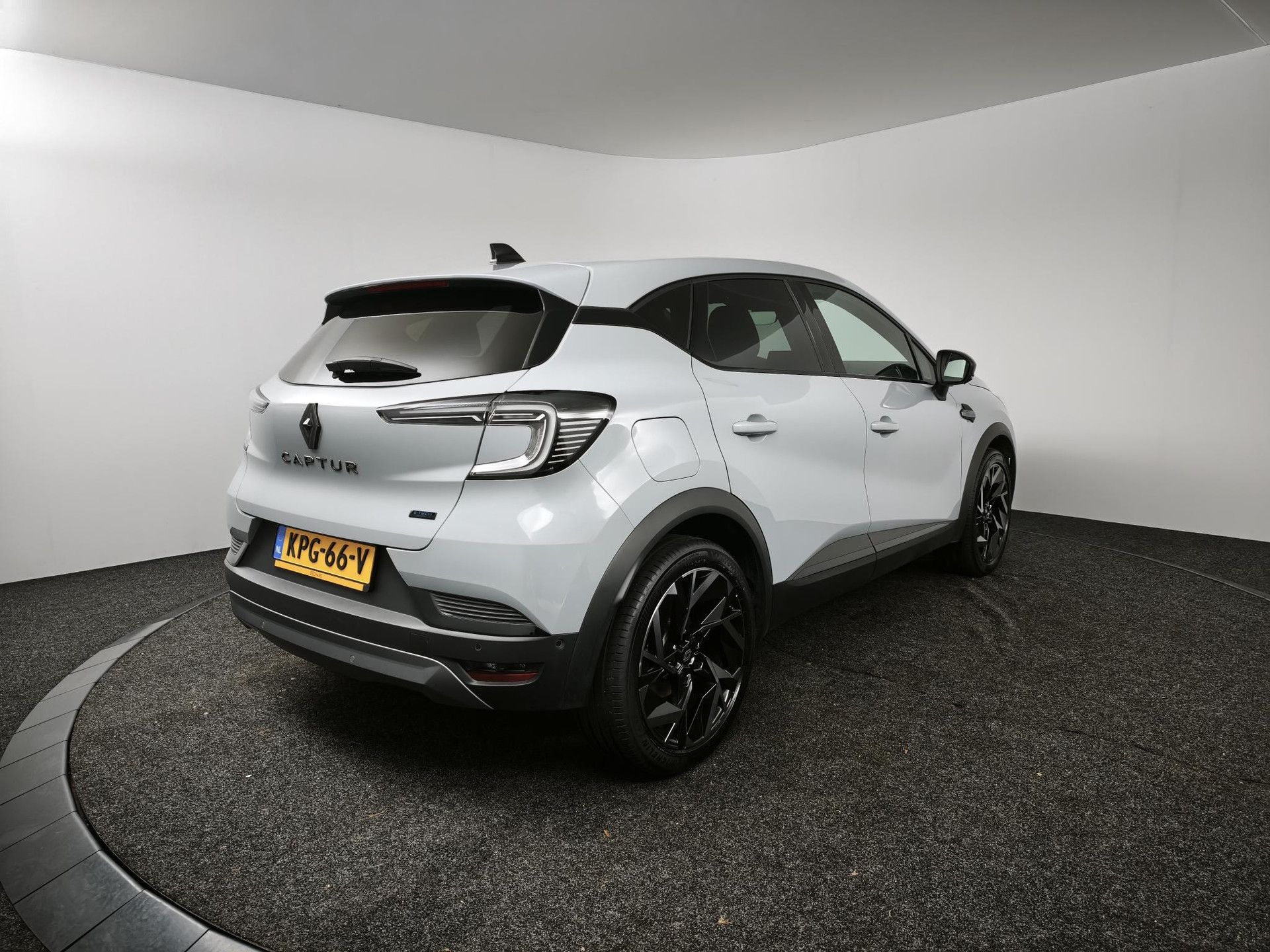 Renault Captur met kenteken KPG-66-V – achteraanzicht
