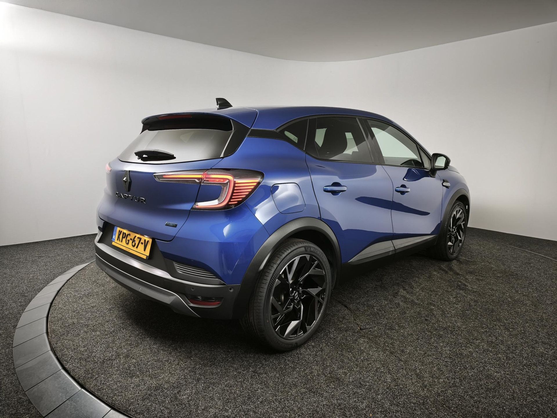 Renault Captur met kenteken KPG-67-V – achteraanzicht