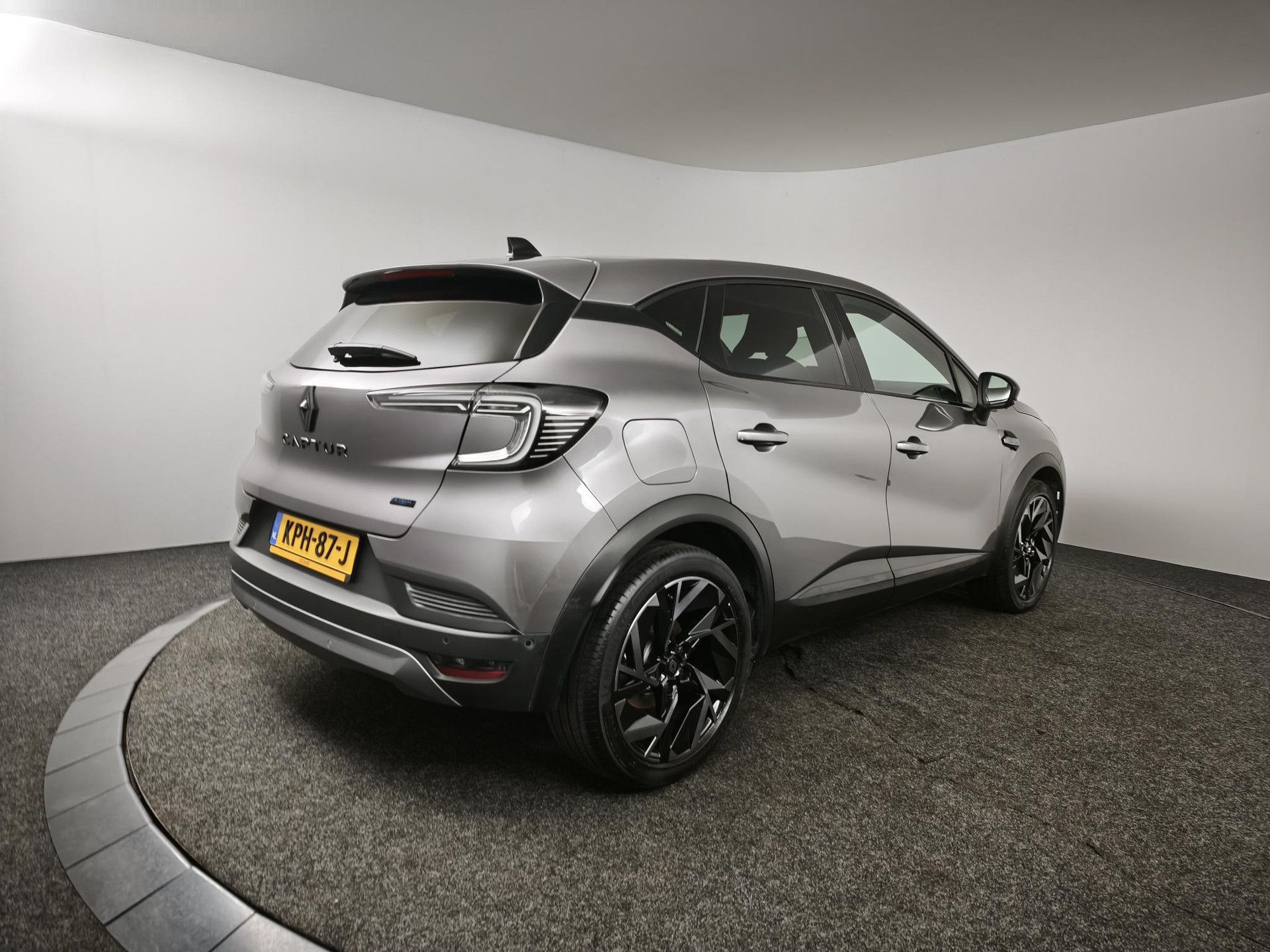 Renault Captur met kenteken KPH-87-J – achteraanzicht