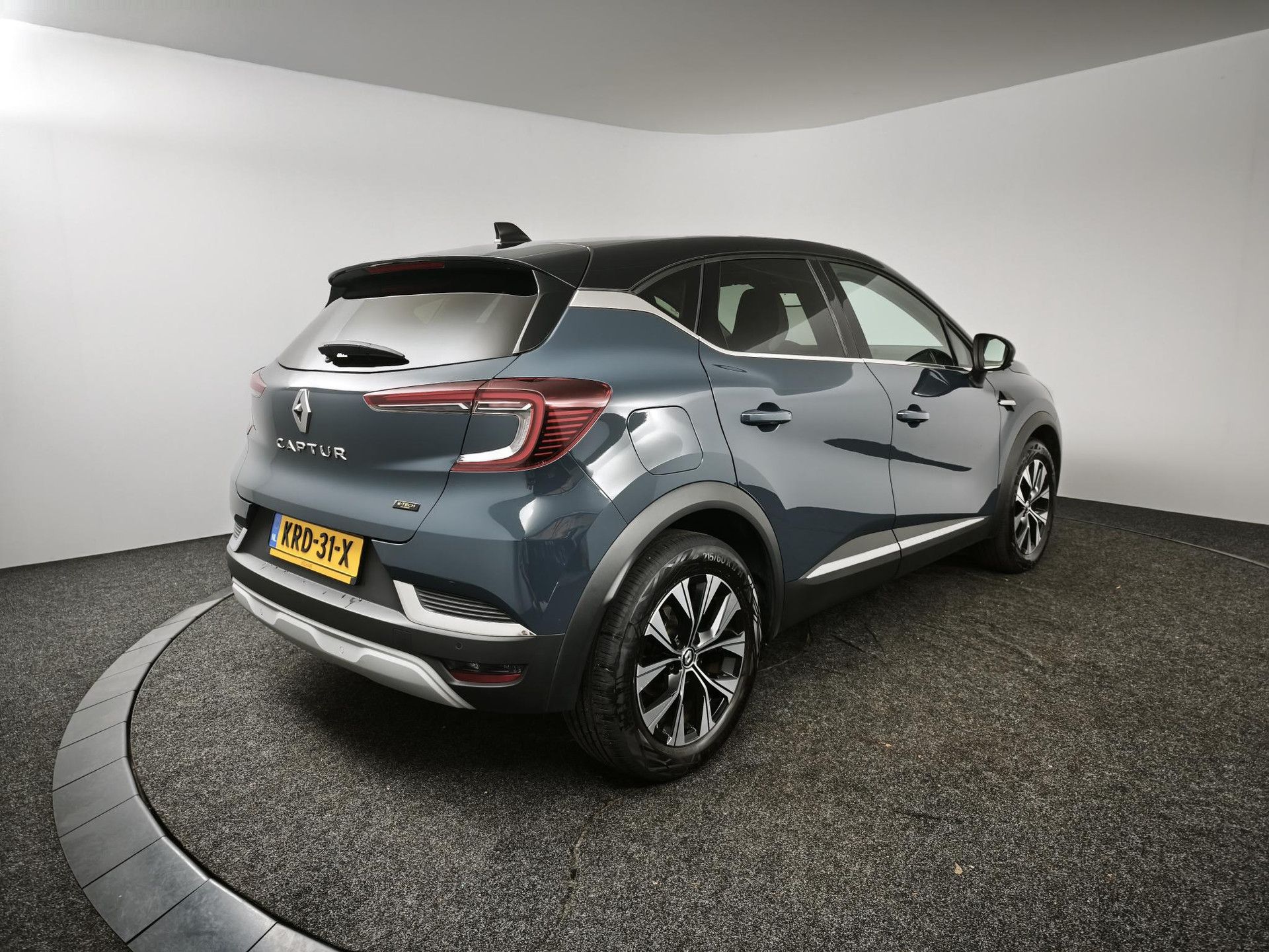 Renault Captur met kenteken KRD-31-X – achteraanzicht