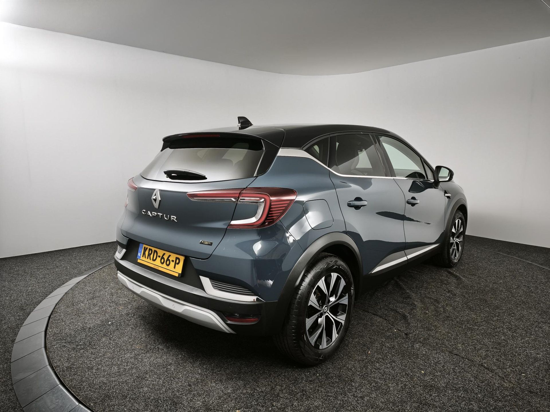 Renault Captur met kenteken KRD-66-P – achteraanzicht