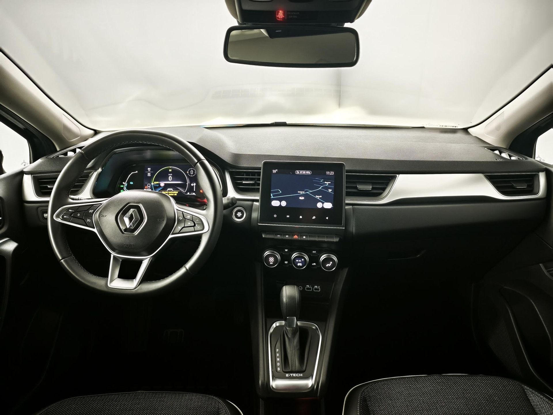 Renault Captur met kenteken KRD-66-P – interieur