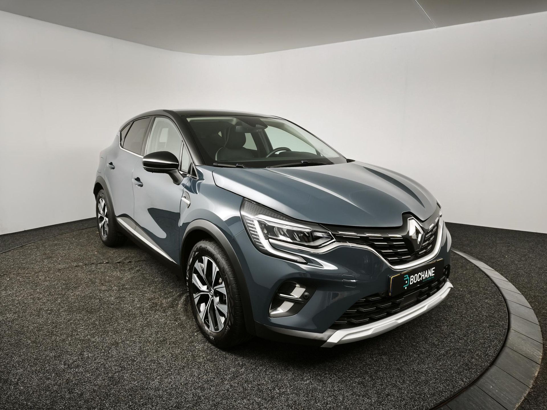 Renault Captur met kenteken KRD-66-P – detailfoto