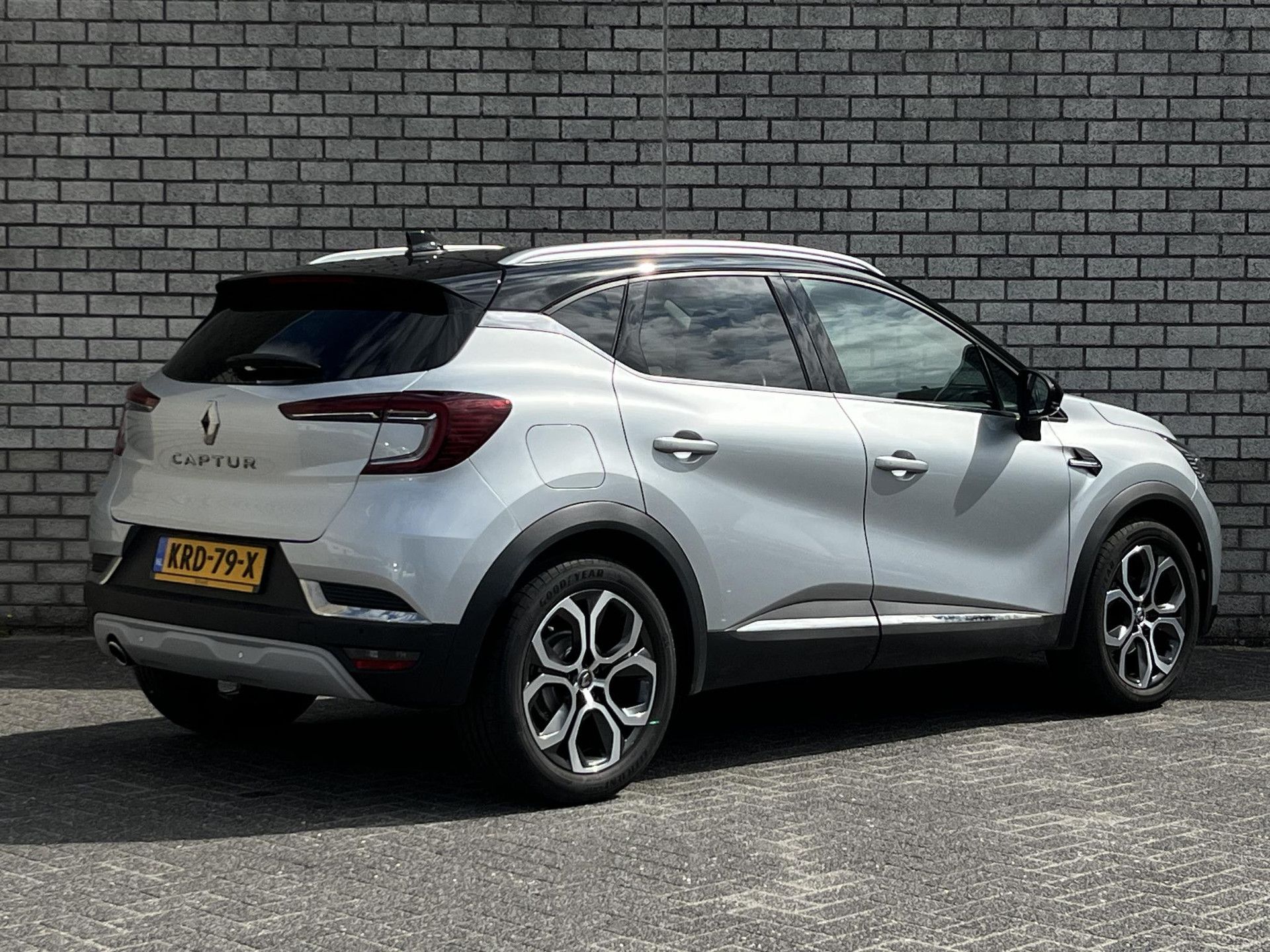Renault Captur met kenteken KRD-79-X – achteraanzicht