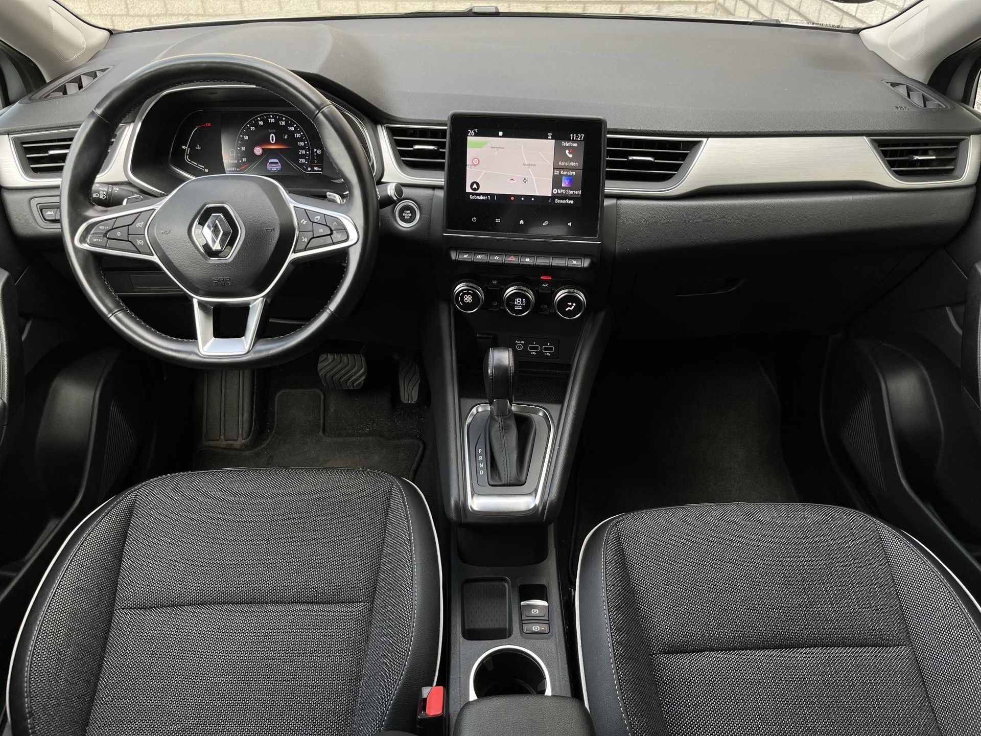 Renault Captur met kenteken KRD-79-X – interieur