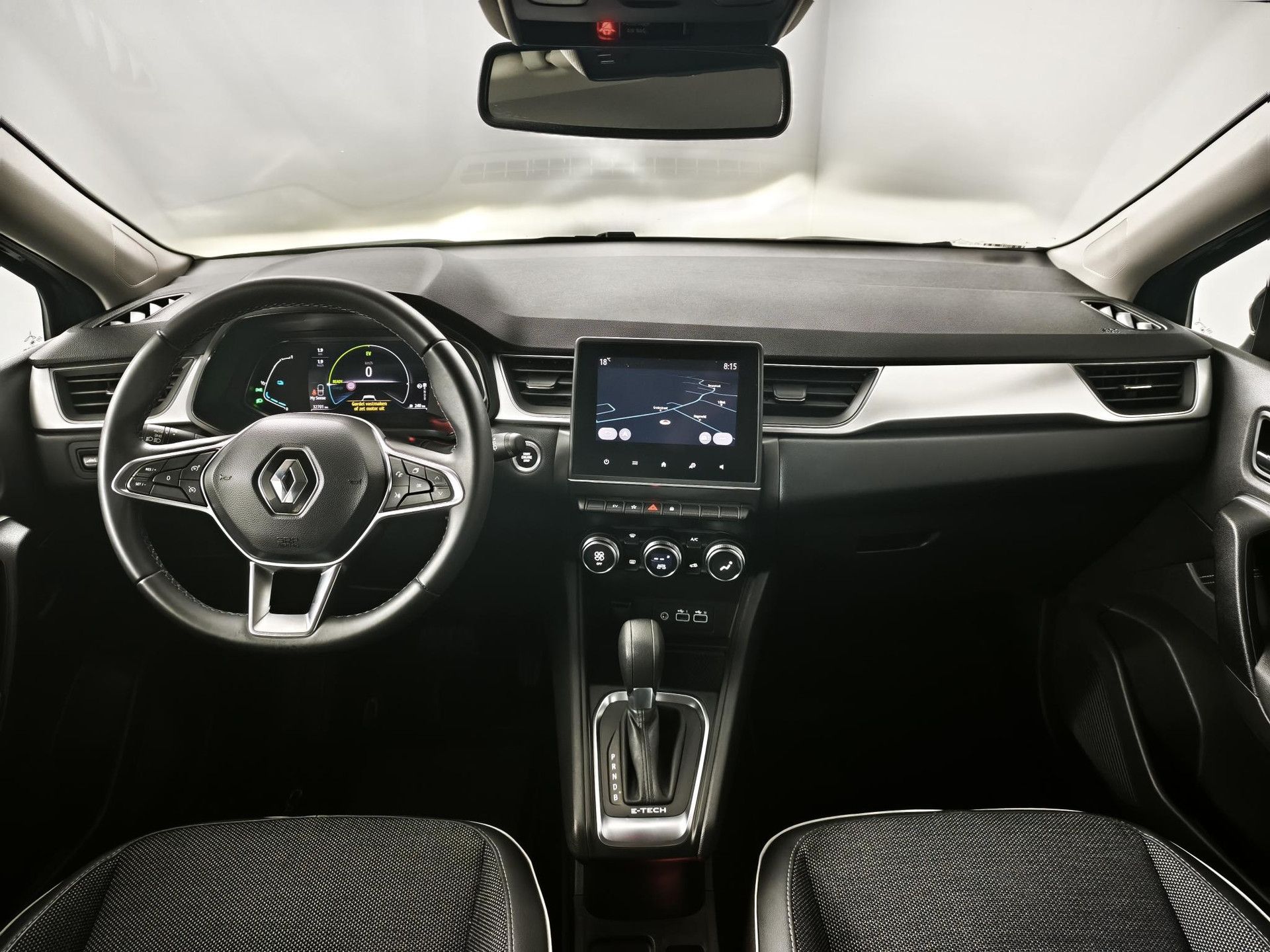 Renault Captur met kenteken KRF-10-D – interieur