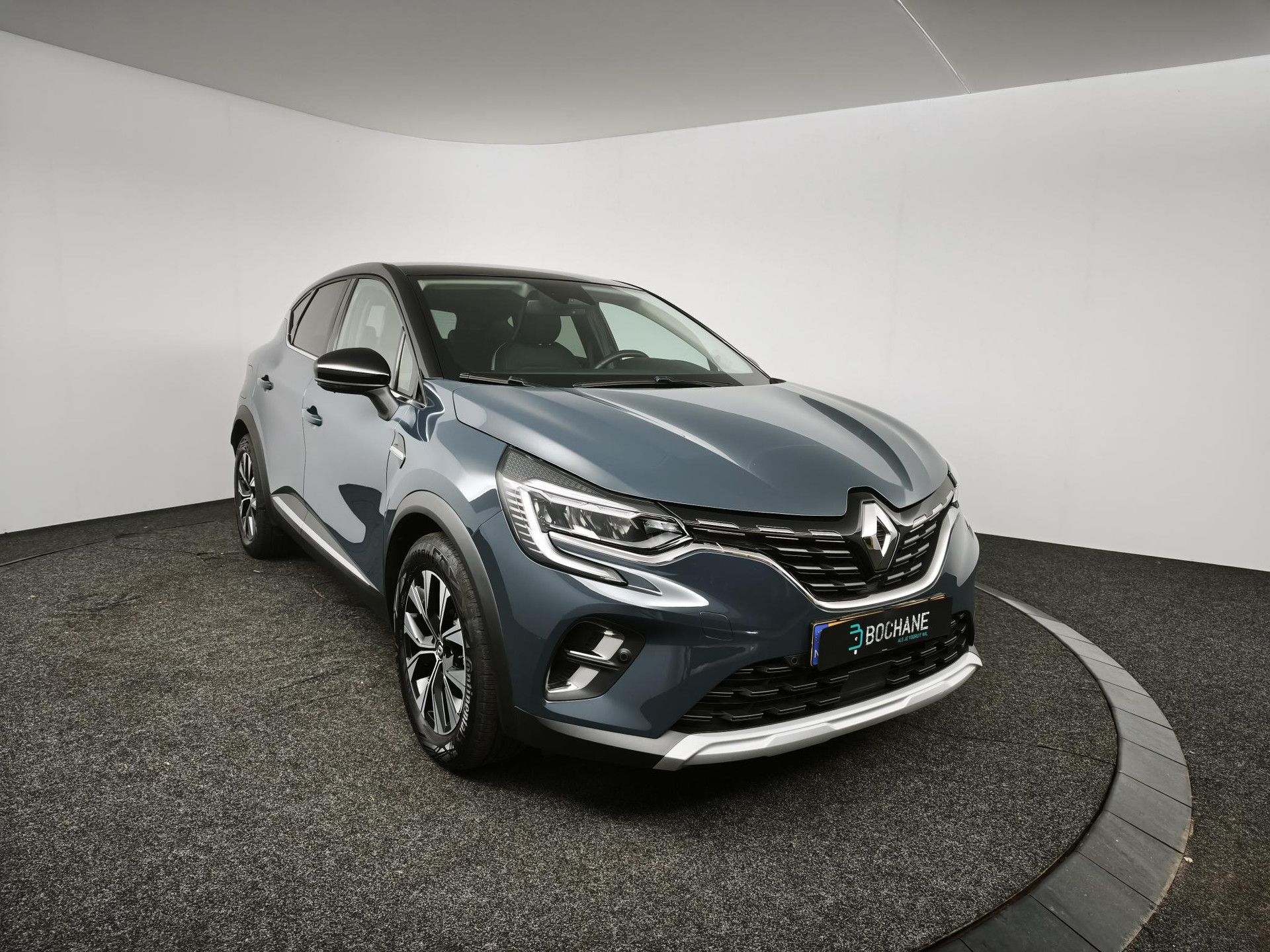 Renault Captur met kenteken KRF-10-D – detailfoto