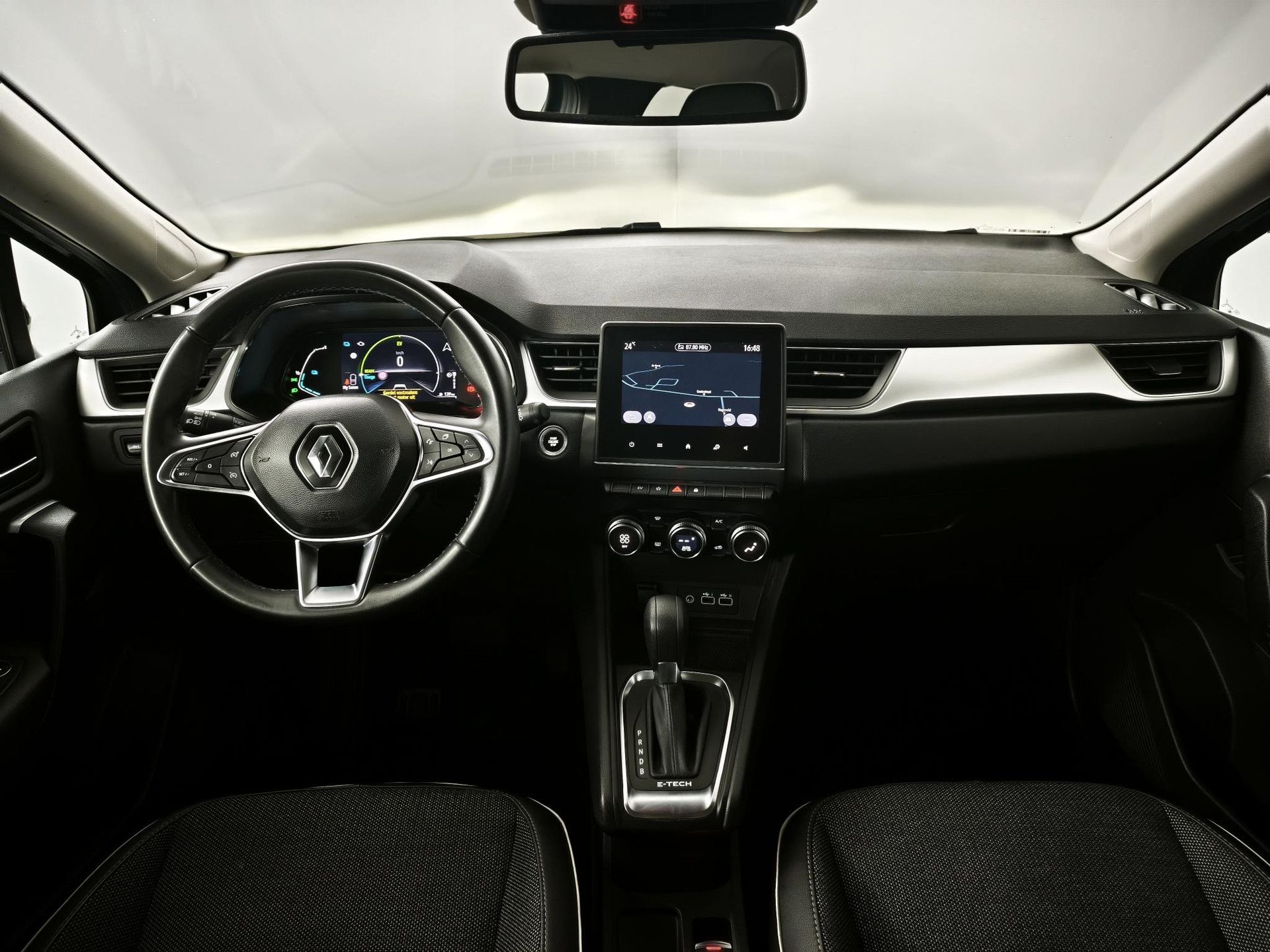 Renault Captur met kenteken KRF-11-D – interieur