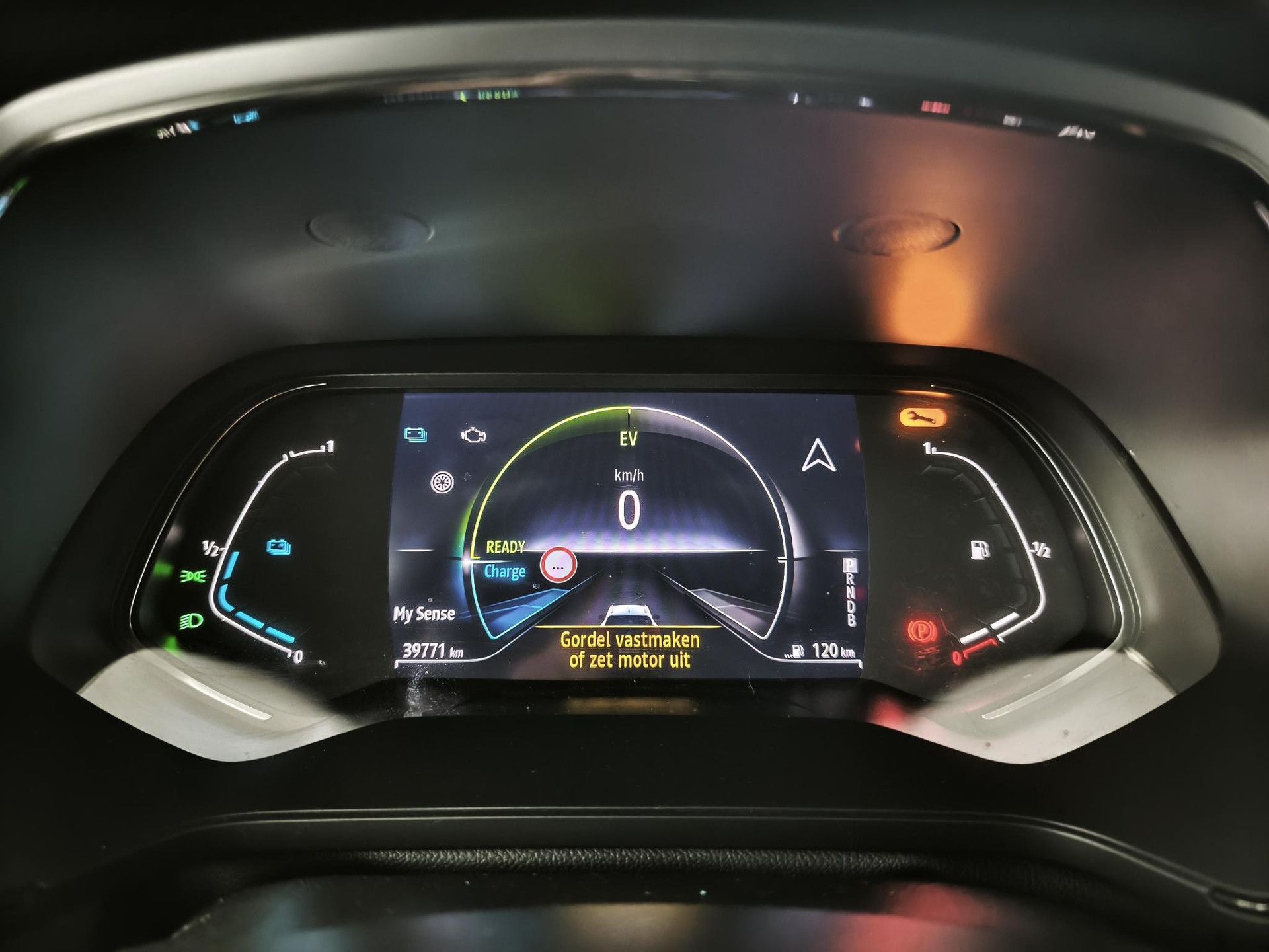 Renault Captur met kenteken KRF-11-D – dashboard